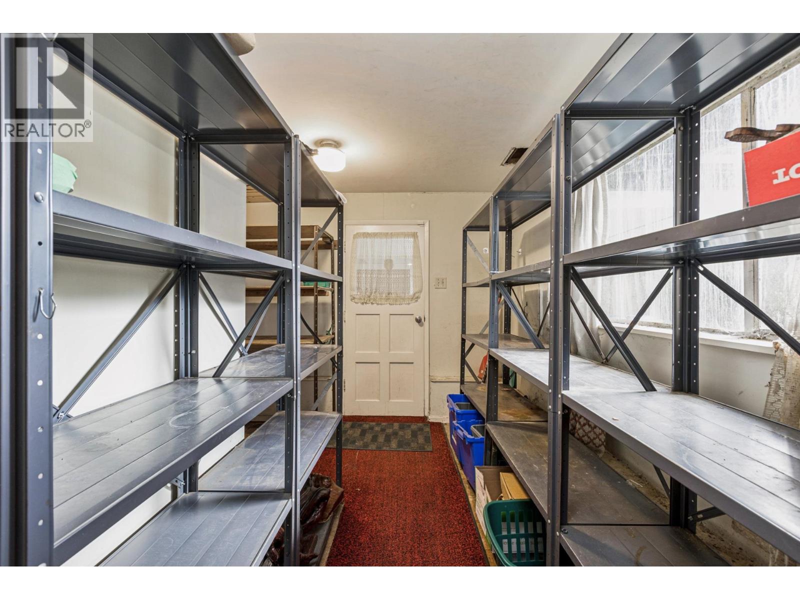 702 WINONA AVENUE, North Vancouver