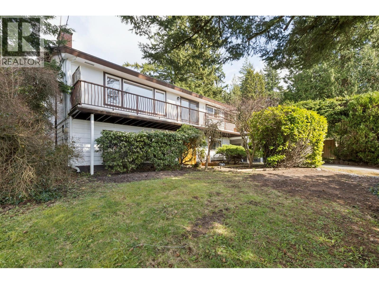 702 WINONA AVENUE, North Vancouver