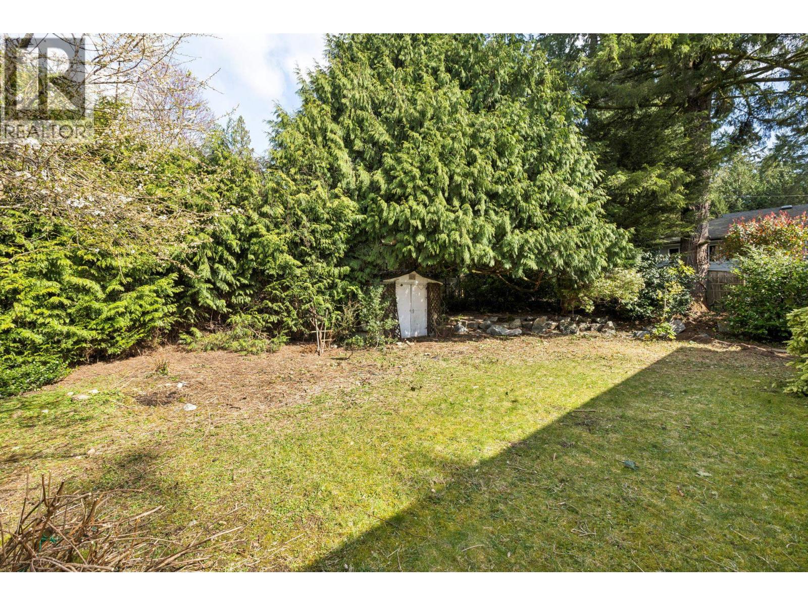 702 WINONA AVENUE, North Vancouver