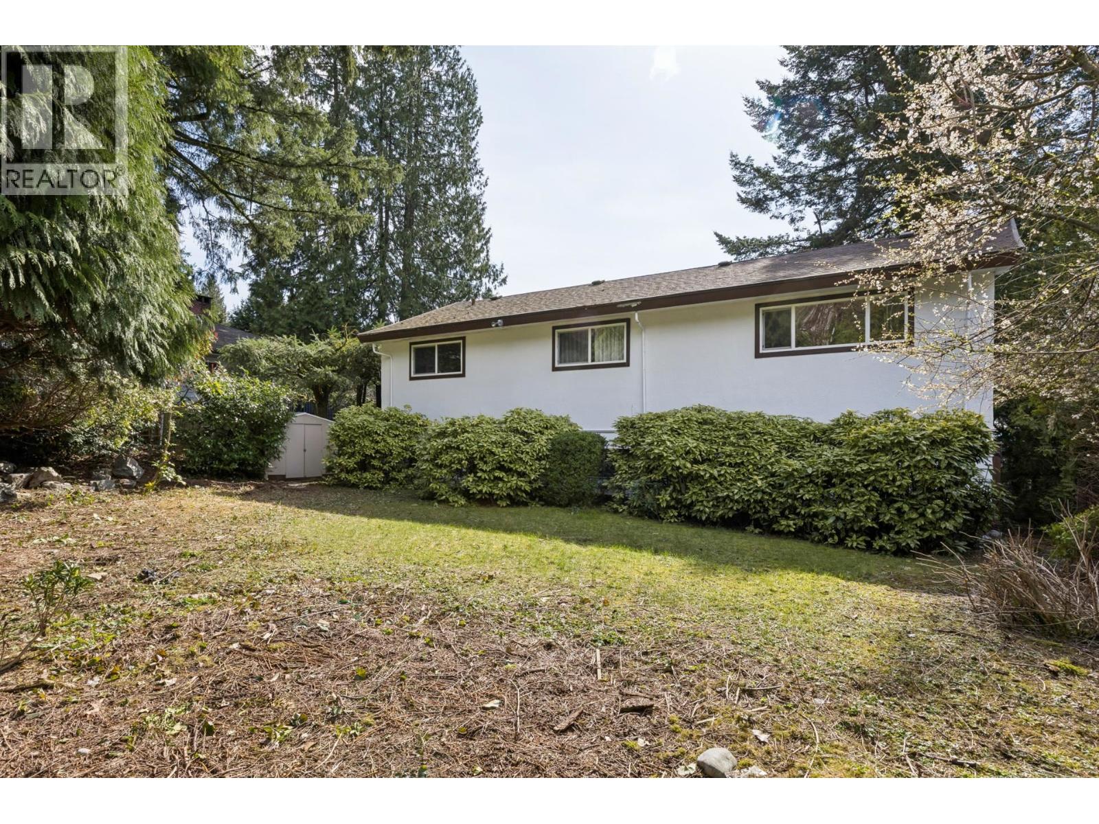 702 WINONA AVENUE, North Vancouver