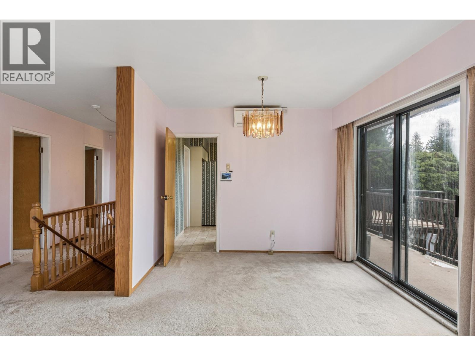 702 WINONA AVENUE, North Vancouver