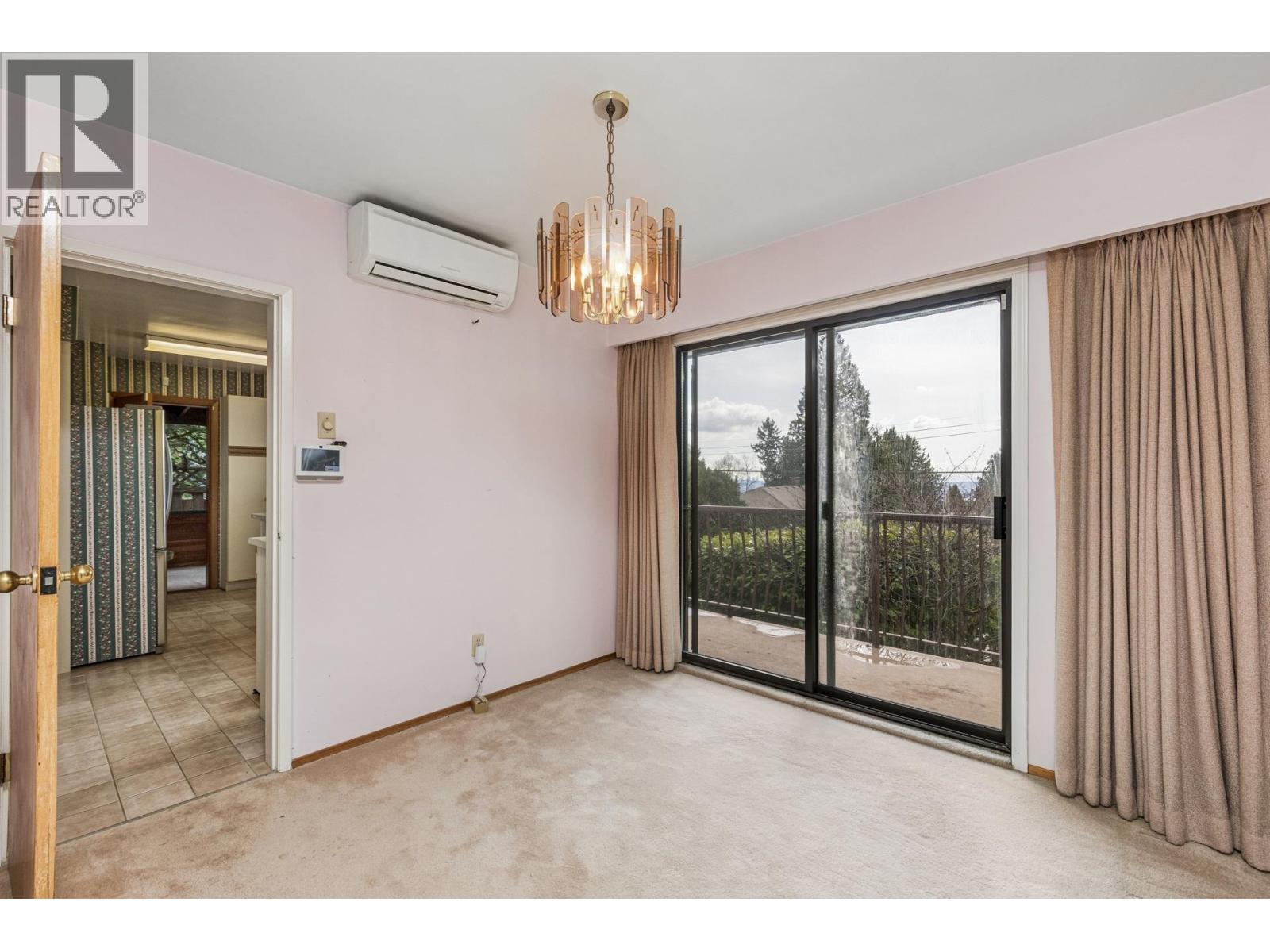 702 WINONA AVENUE, North Vancouver