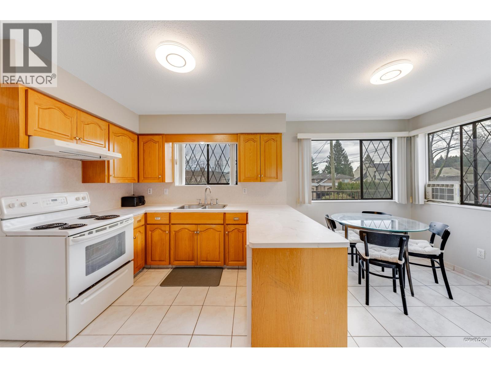 5571 CLAUDE AVENUE, Burnaby