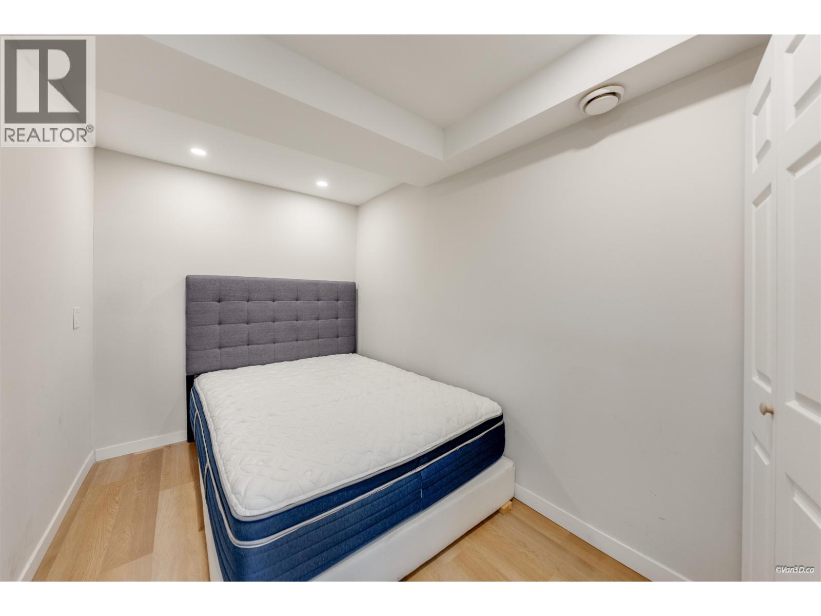 5571 CLAUDE AVENUE, Burnaby