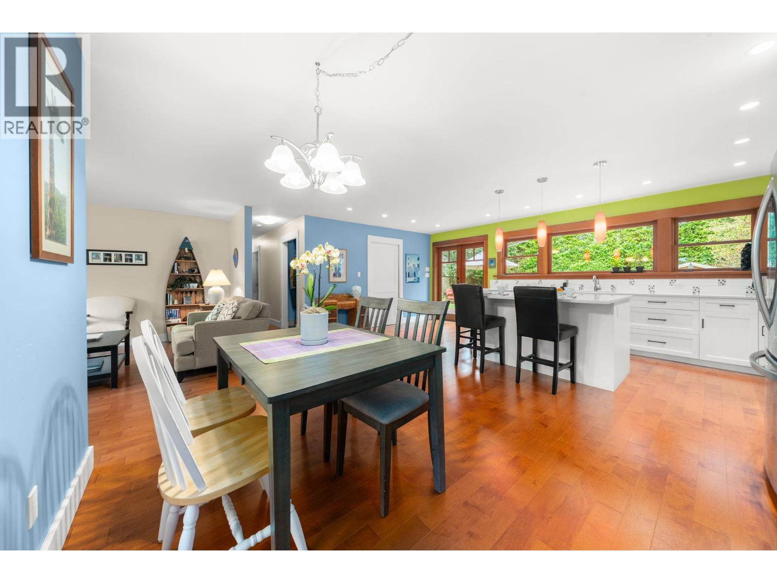 1085 EDGEWOOD ROAD, North Vancouver