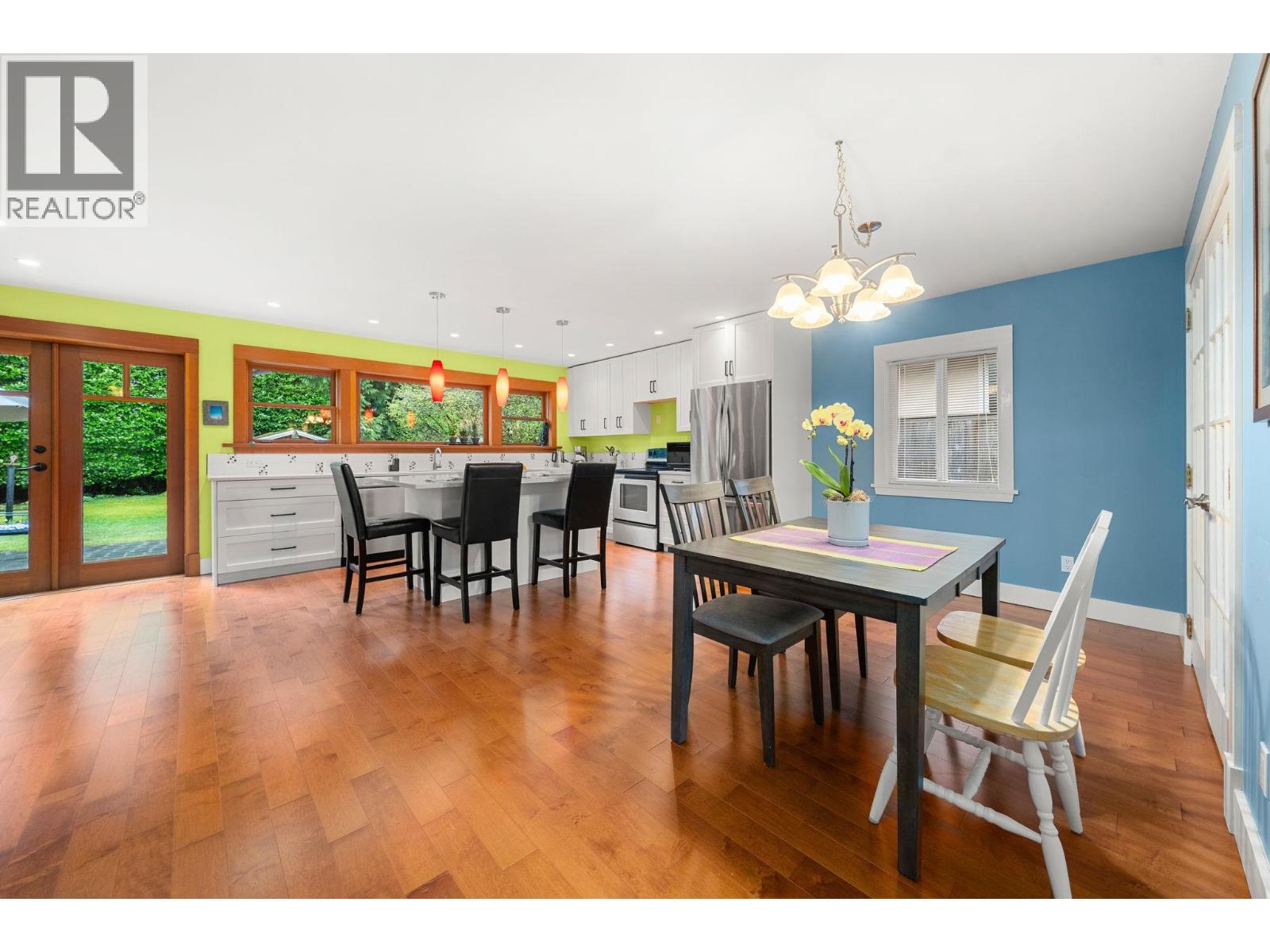 1085 EDGEWOOD ROAD, North Vancouver