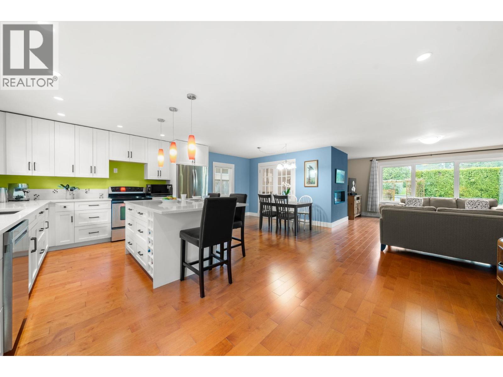 1085 EDGEWOOD ROAD, North Vancouver