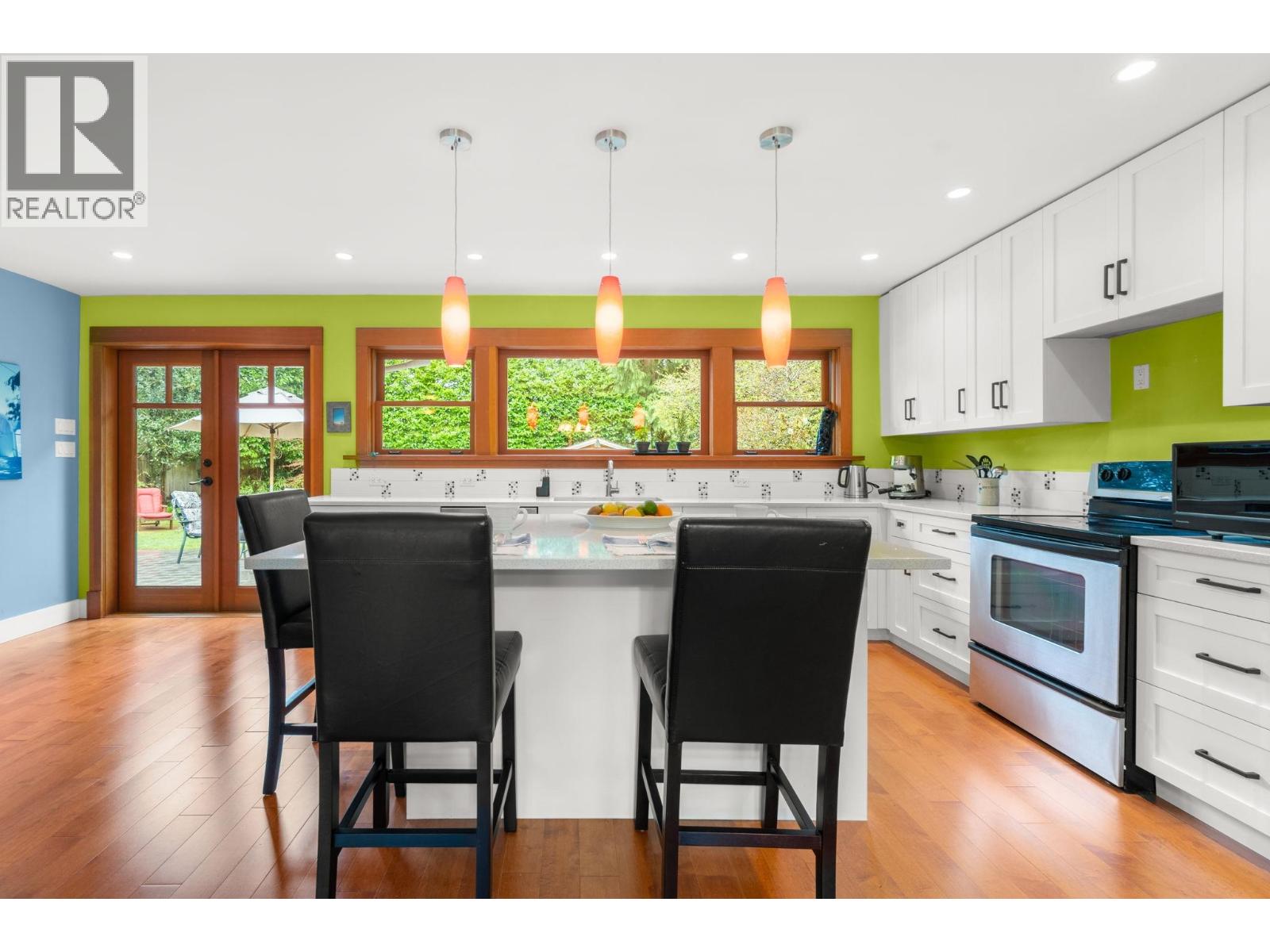 1085 EDGEWOOD ROAD, North Vancouver