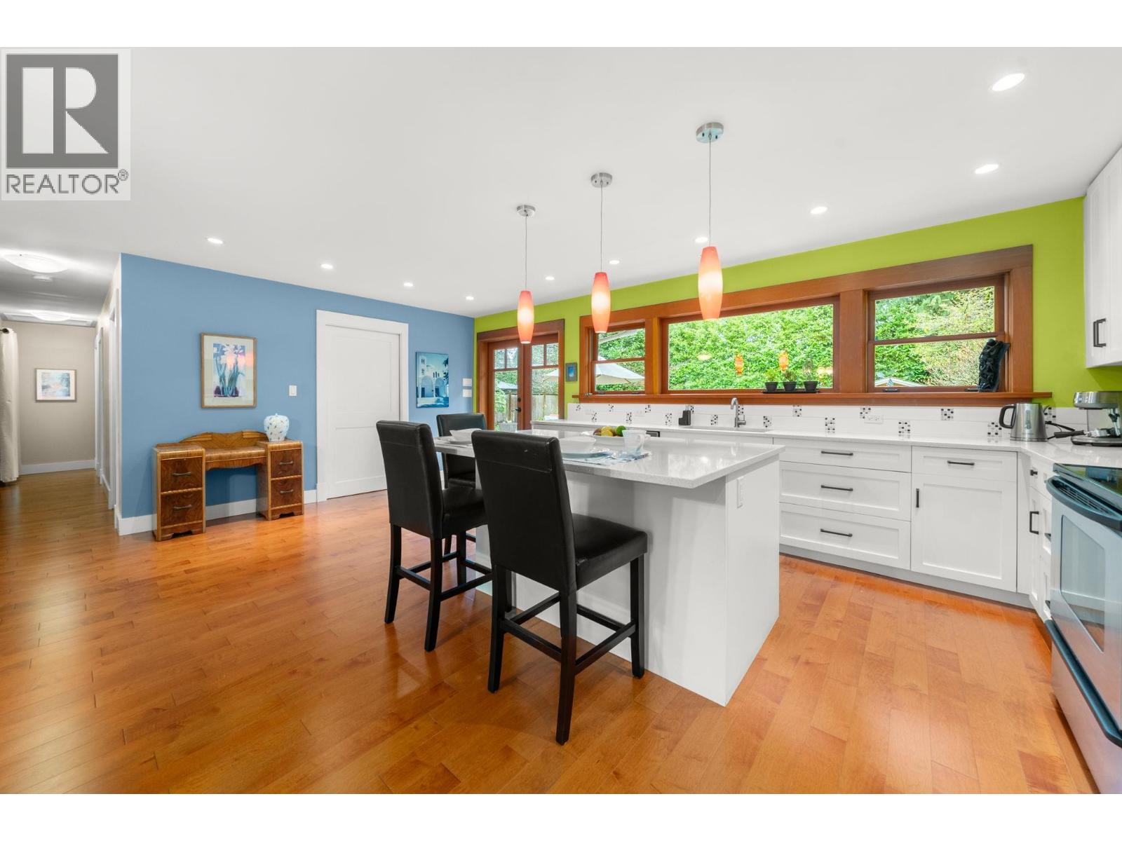 1085 EDGEWOOD ROAD, North Vancouver