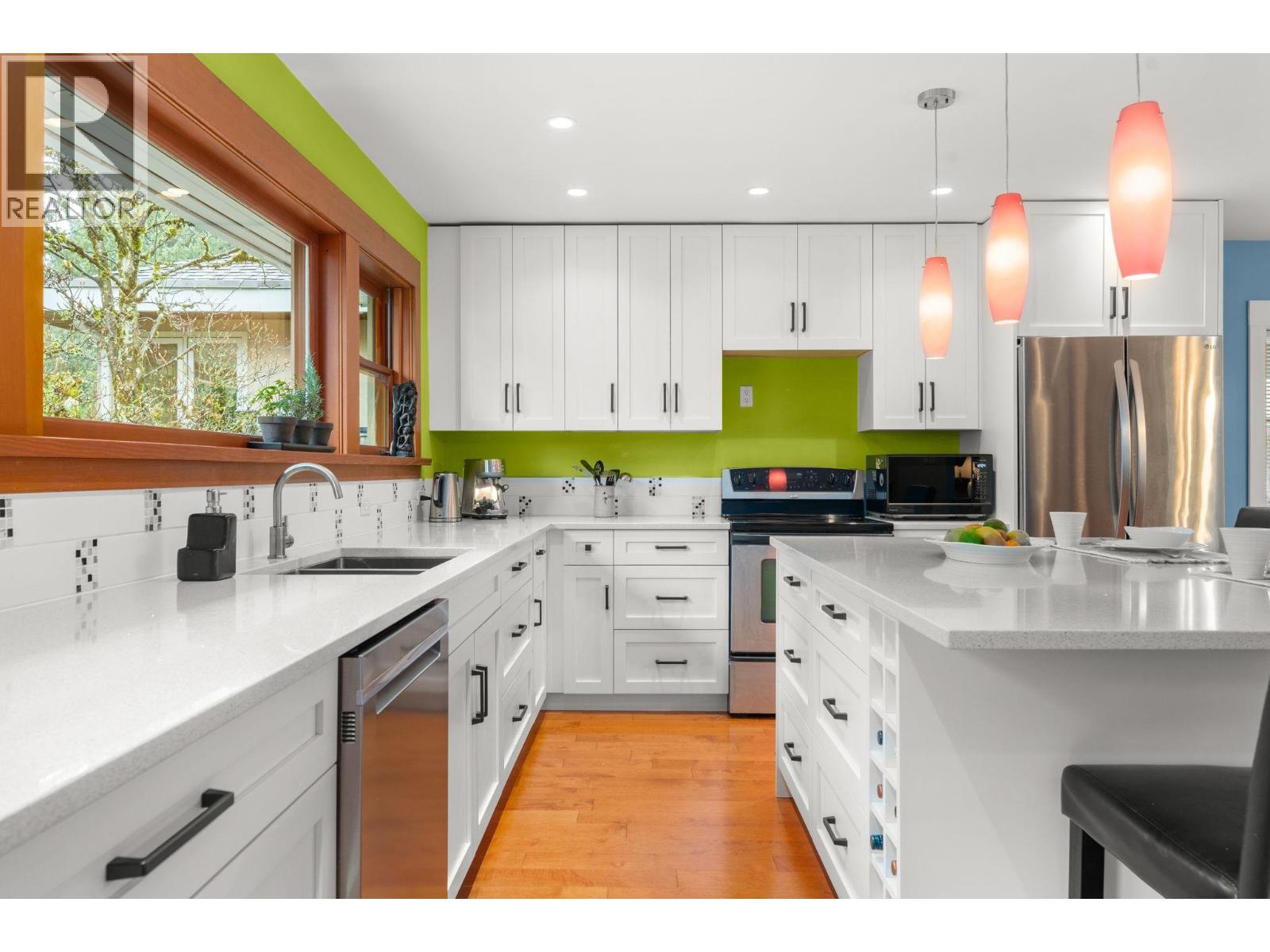 1085 EDGEWOOD ROAD, North Vancouver