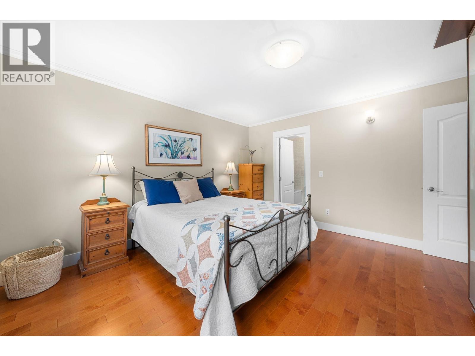 1085 EDGEWOOD ROAD, North Vancouver