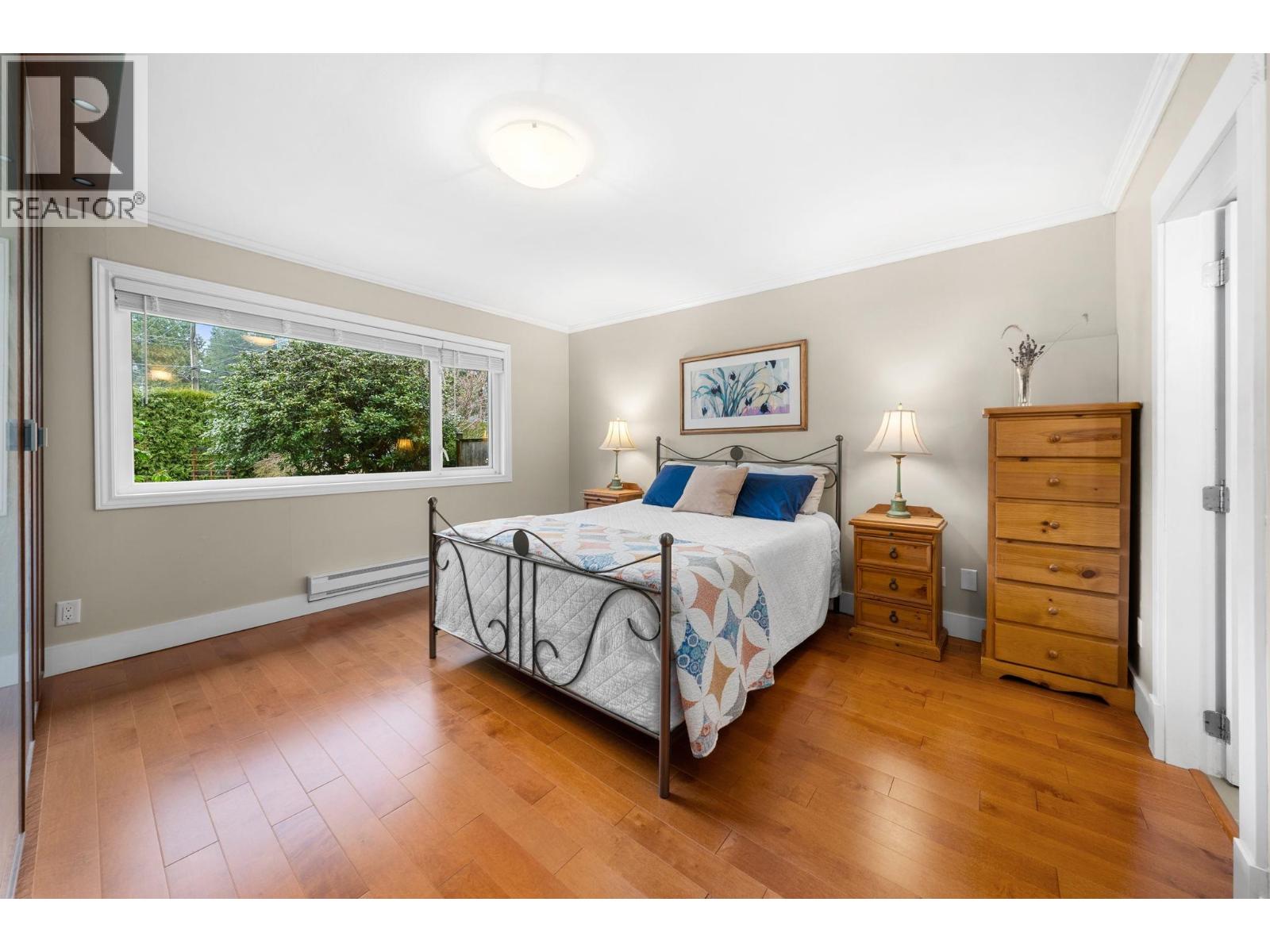 1085 EDGEWOOD ROAD, North Vancouver