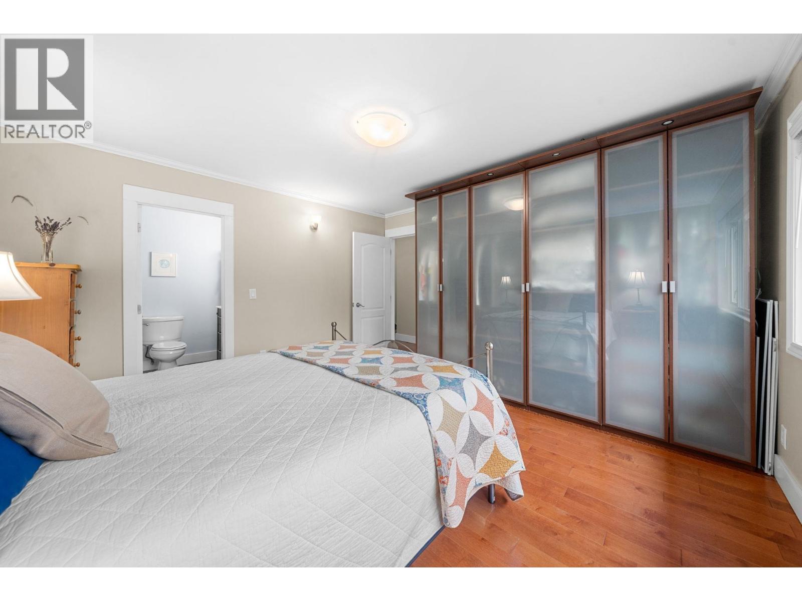 1085 EDGEWOOD ROAD, North Vancouver