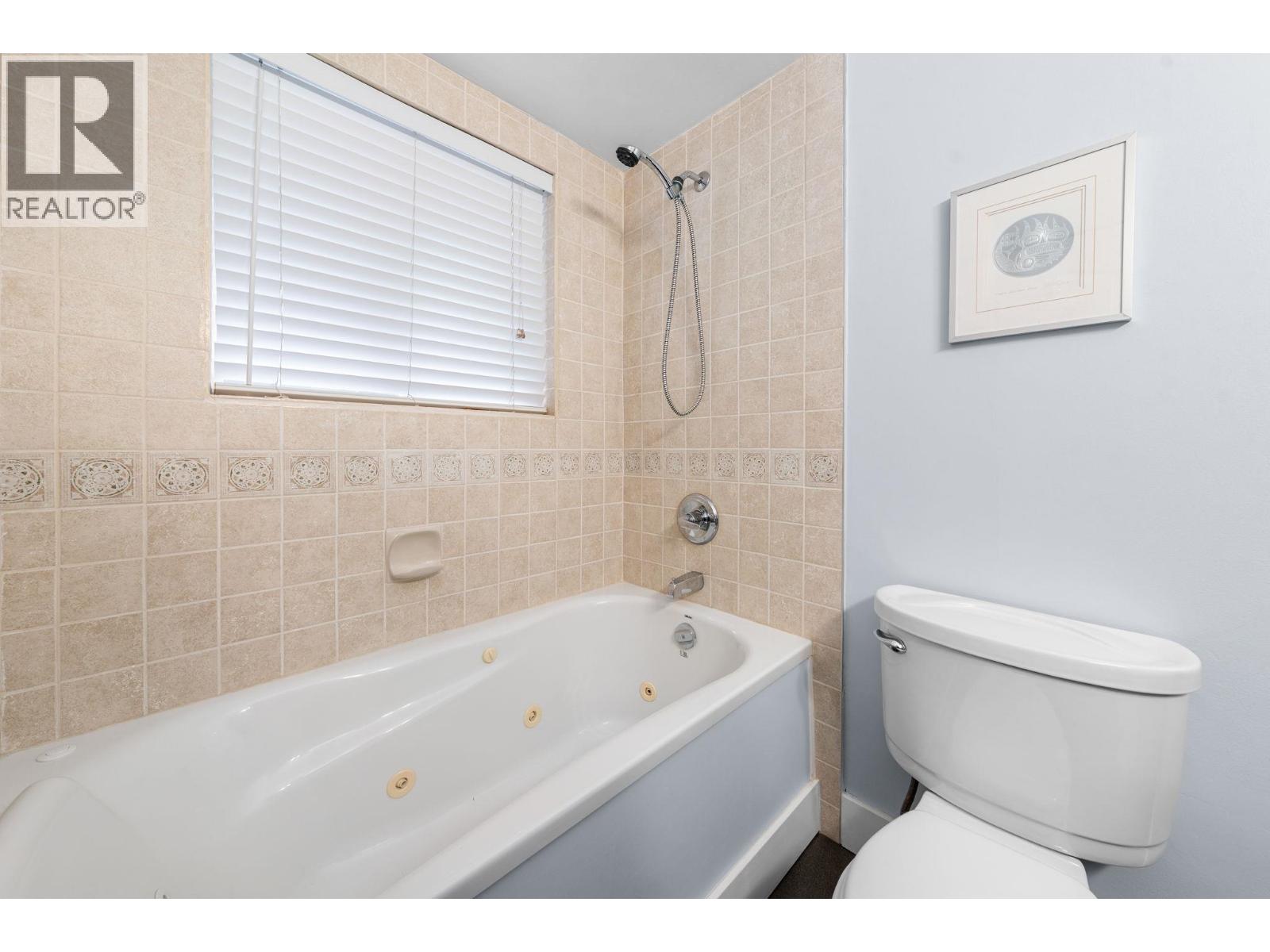 1085 EDGEWOOD ROAD, North Vancouver