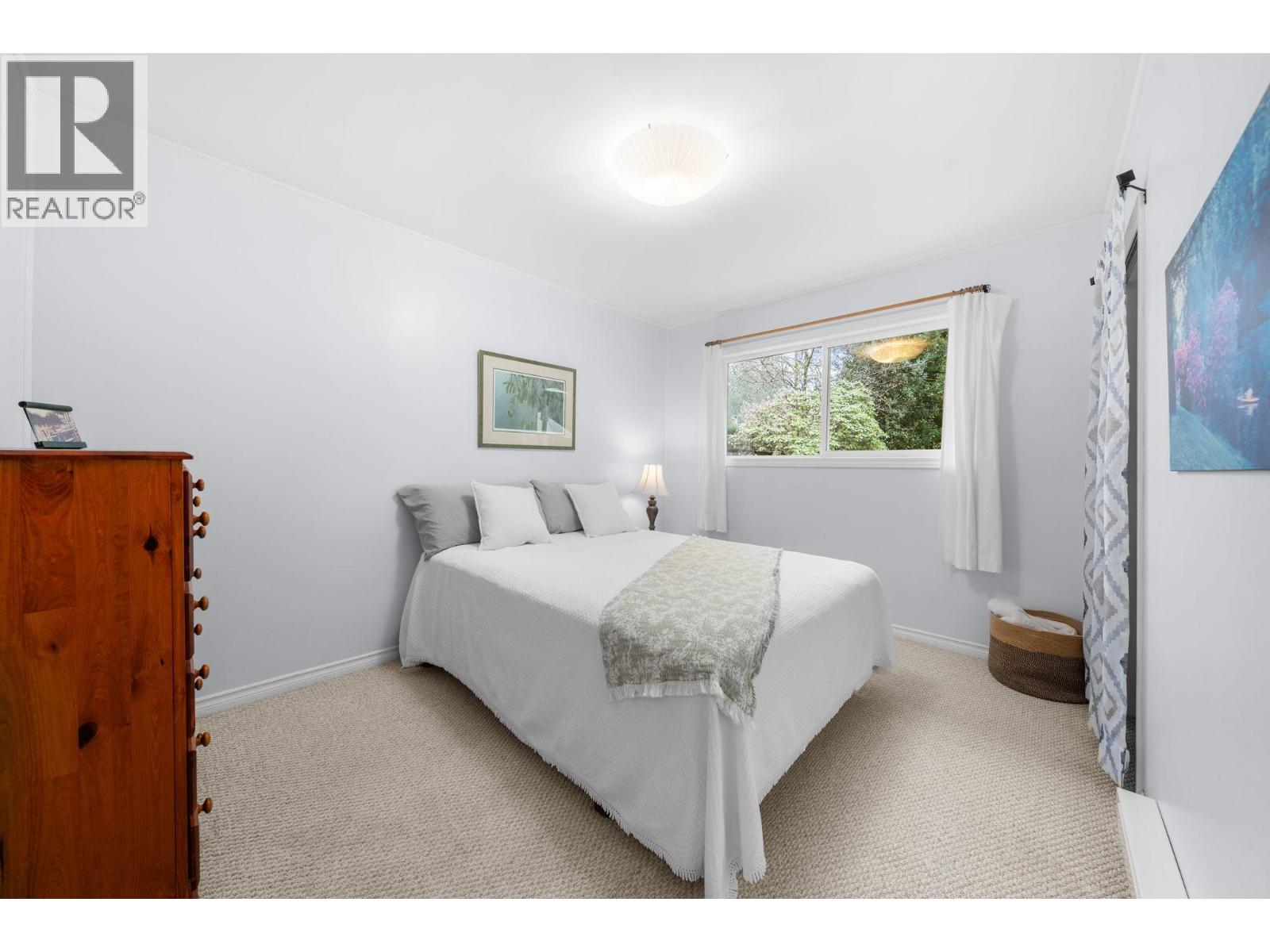 1085 EDGEWOOD ROAD, North Vancouver