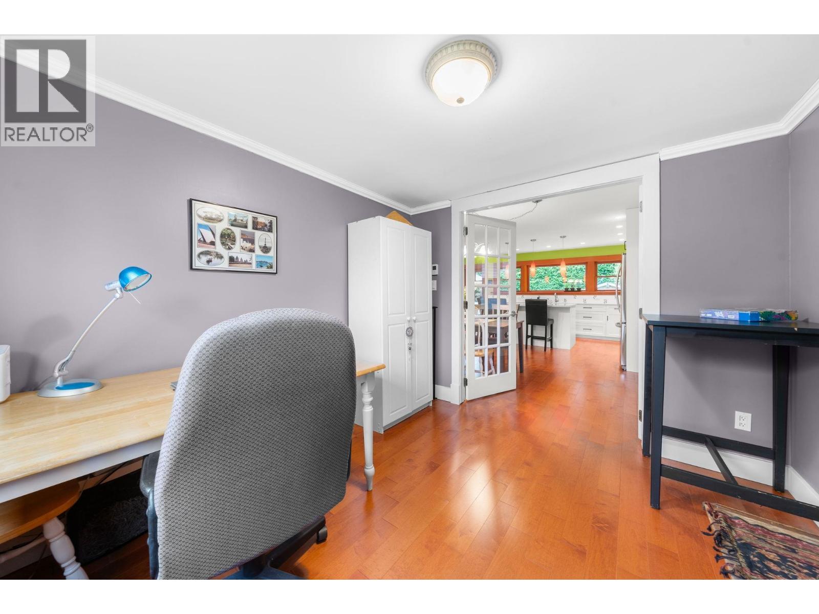 1085 EDGEWOOD ROAD, North Vancouver