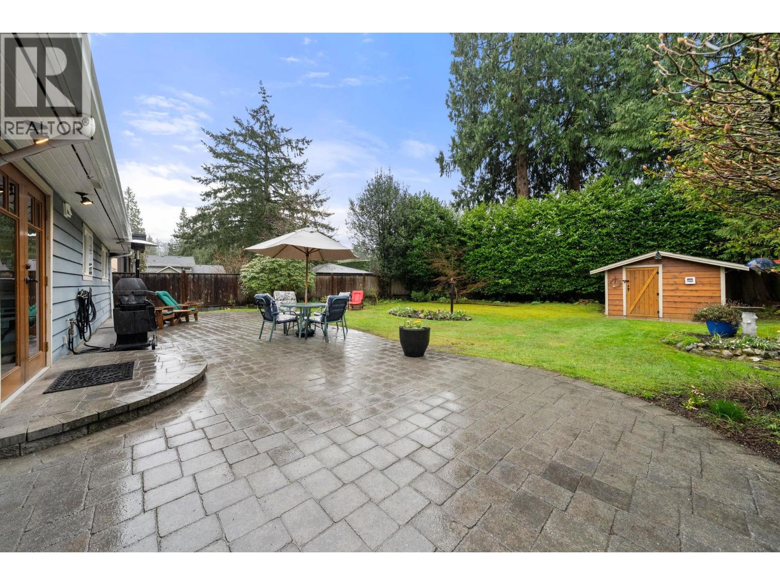 1085 EDGEWOOD ROAD, North Vancouver