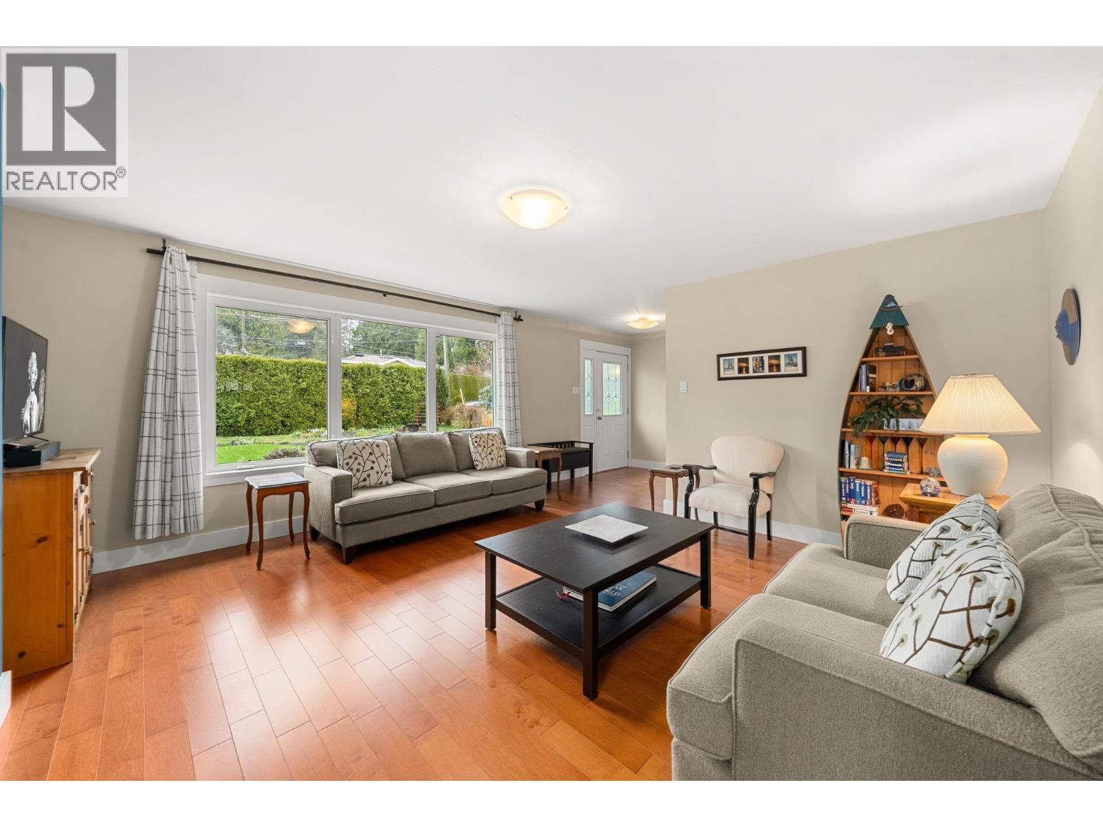 1085 EDGEWOOD ROAD, North Vancouver