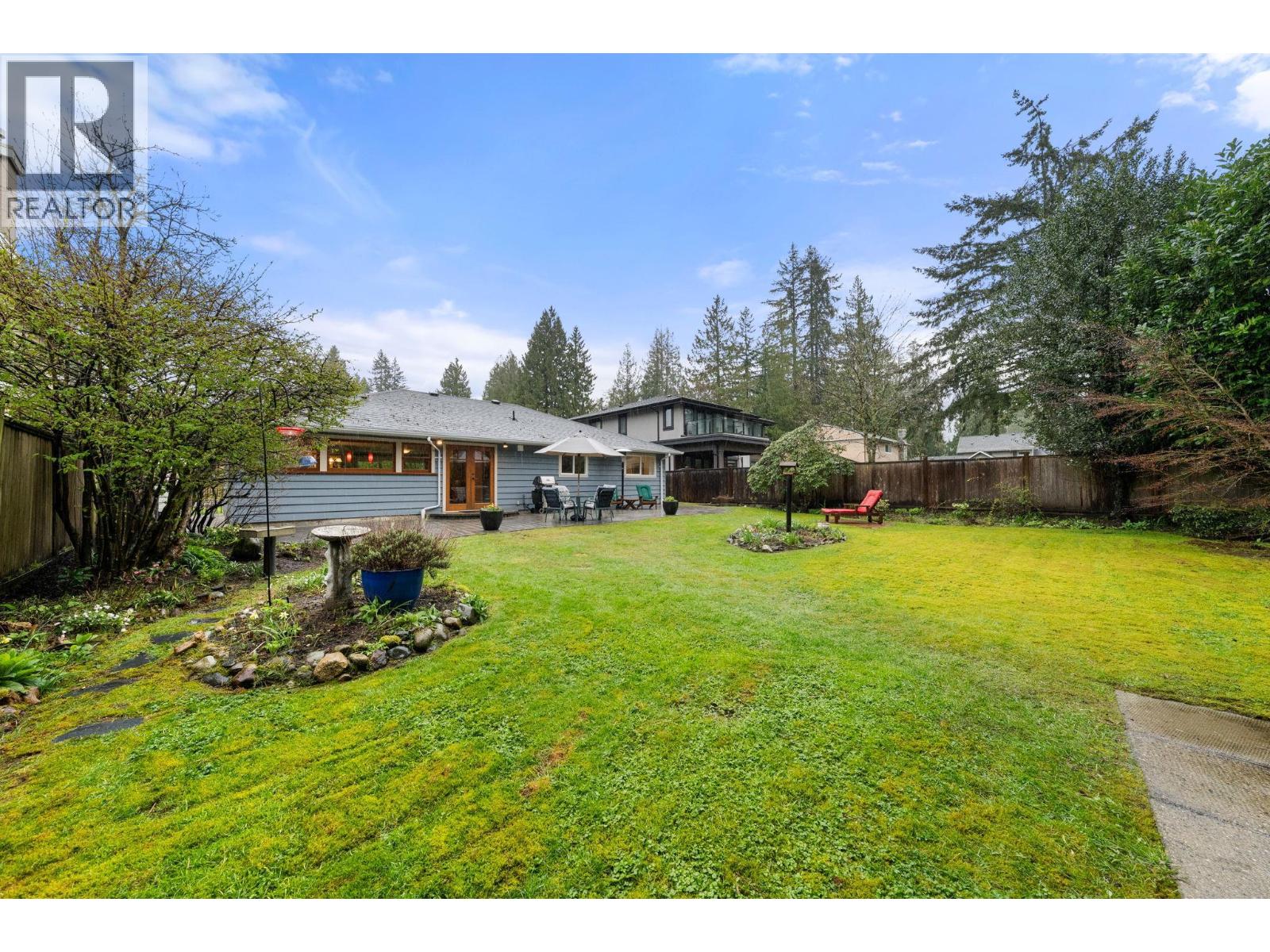 1085 EDGEWOOD ROAD, North Vancouver