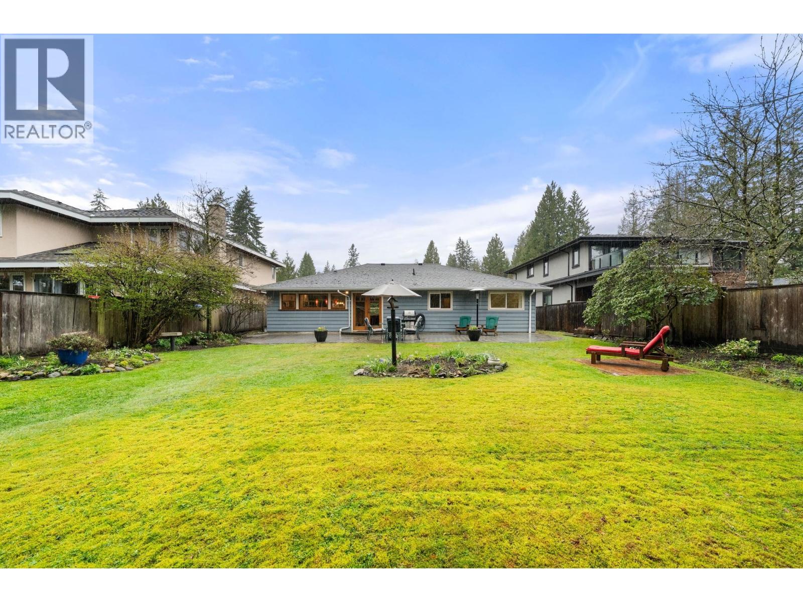 1085 EDGEWOOD ROAD, North Vancouver