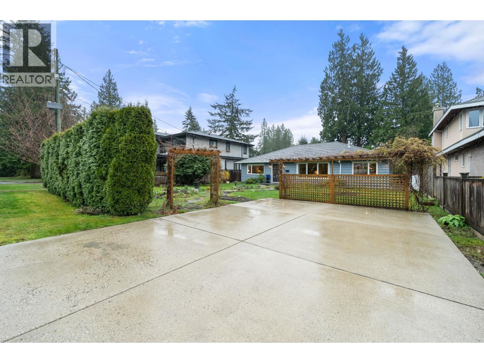 1085 EDGEWOOD ROAD, North Vancouver