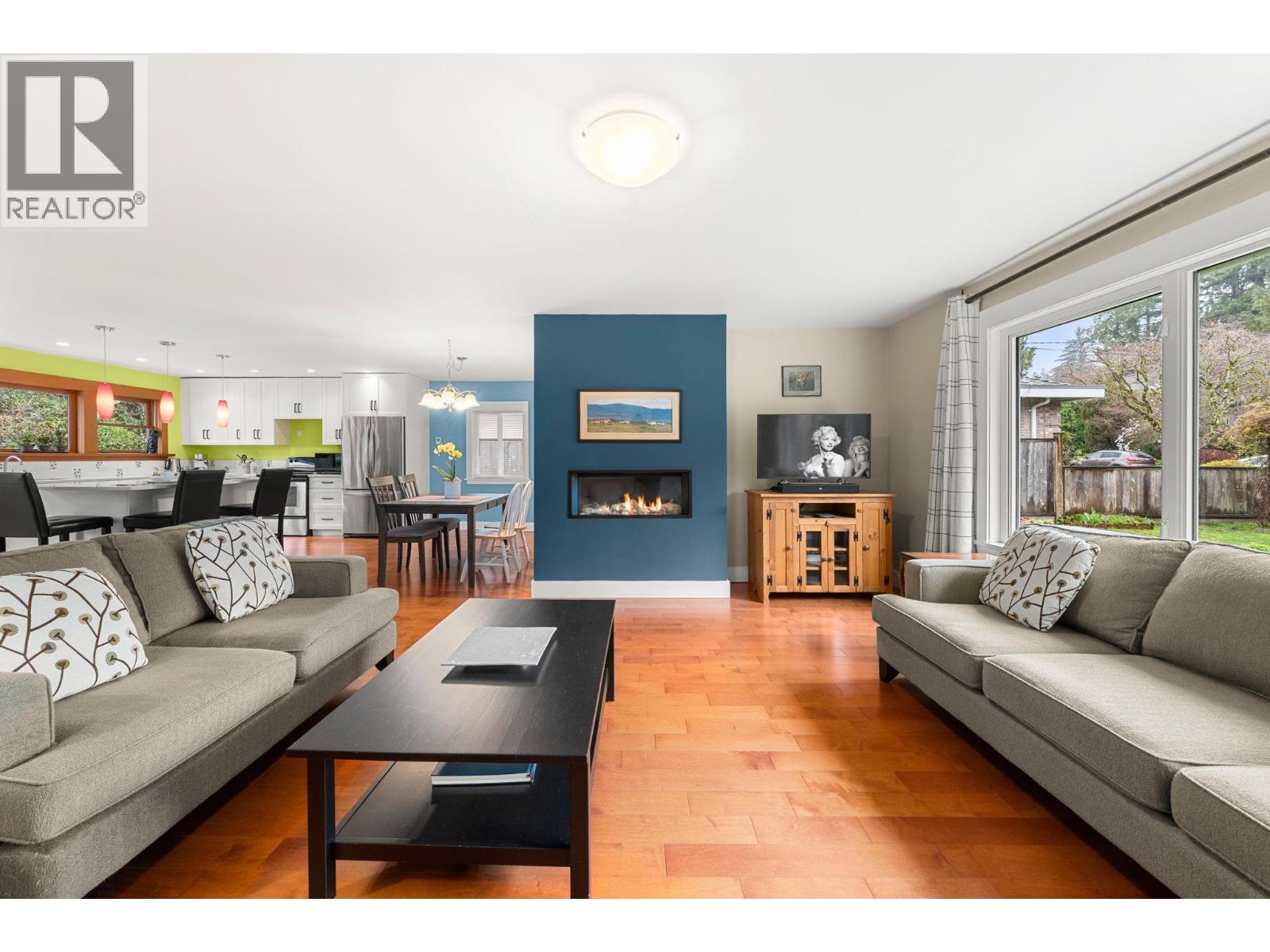 1085 EDGEWOOD ROAD, North Vancouver