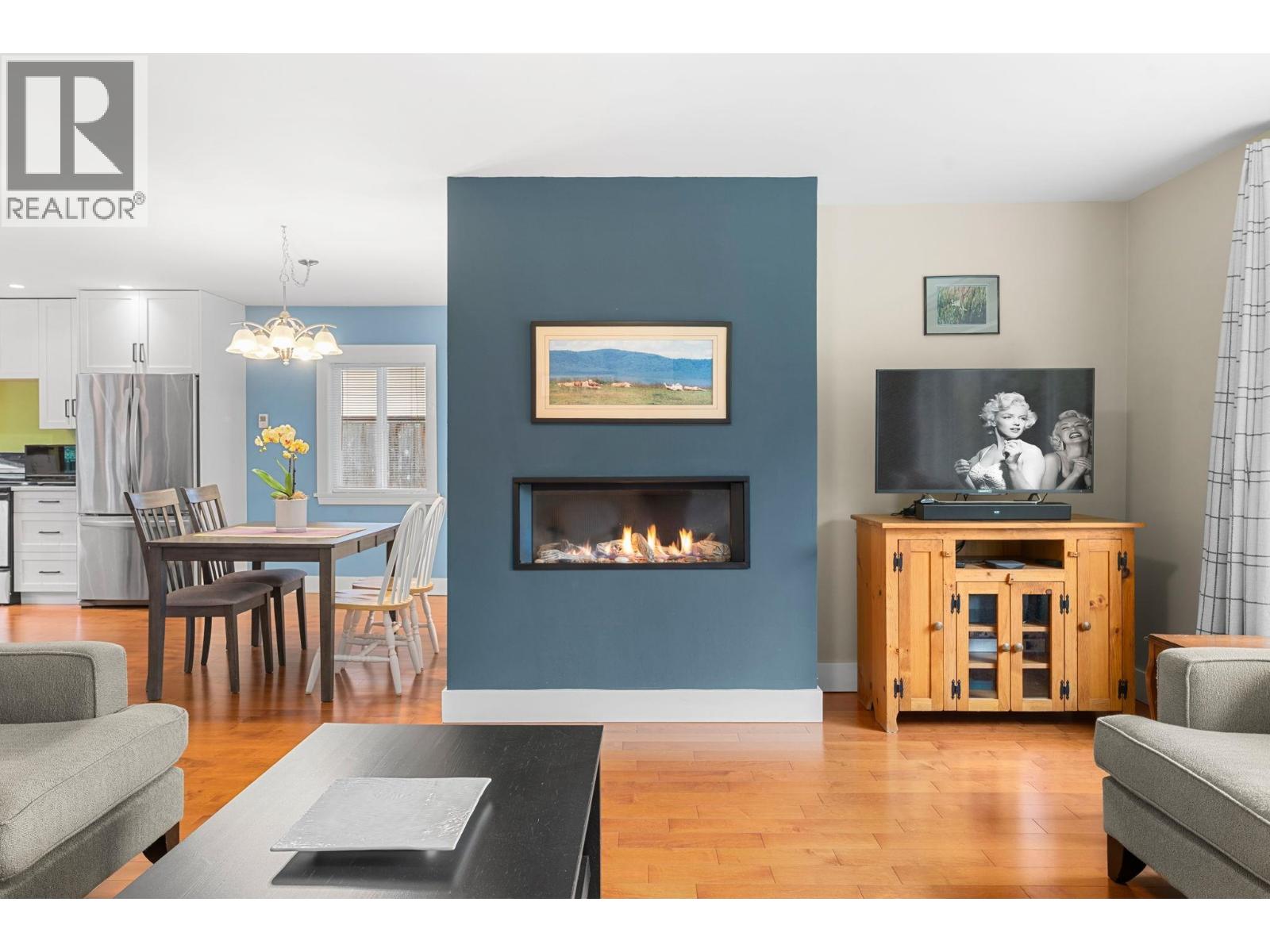 1085 EDGEWOOD ROAD, North Vancouver