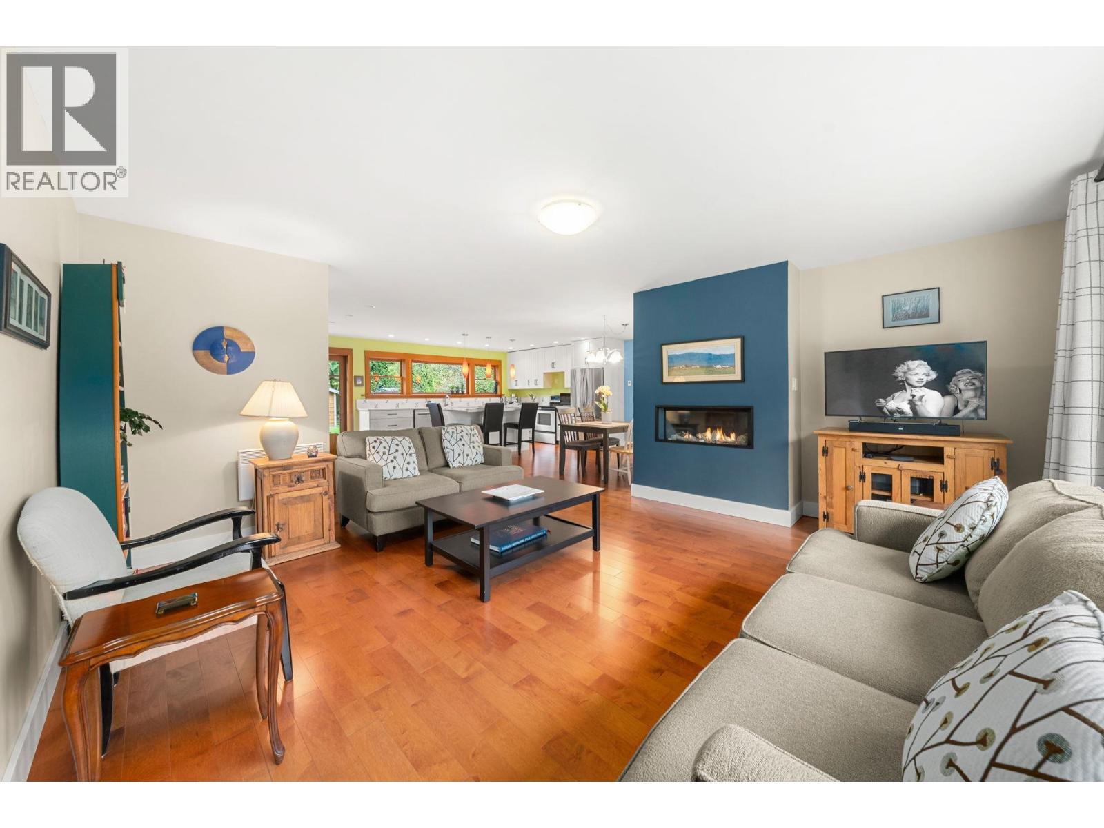 1085 EDGEWOOD ROAD, North Vancouver