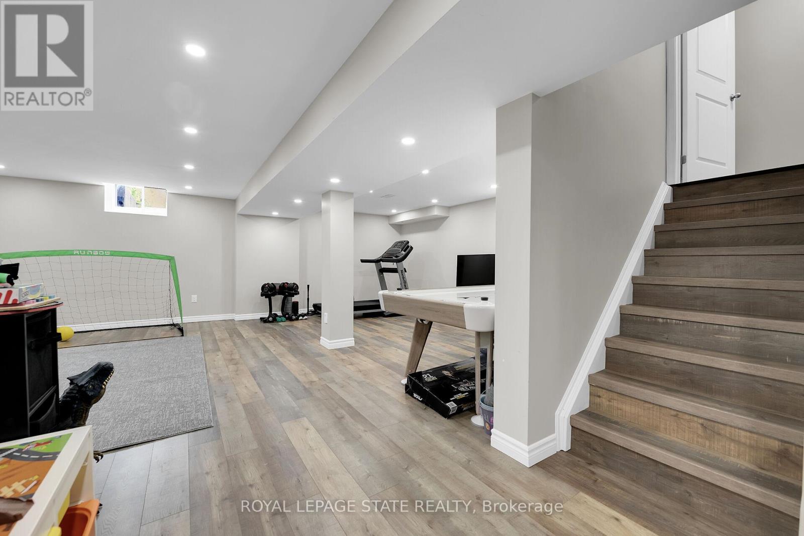 78 CHAUMONT DRIVE - 43