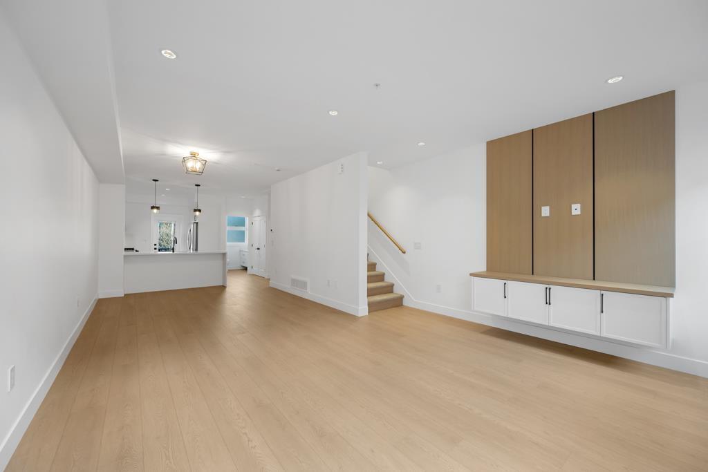 18 7540 BRISKHAM STREET, Mission