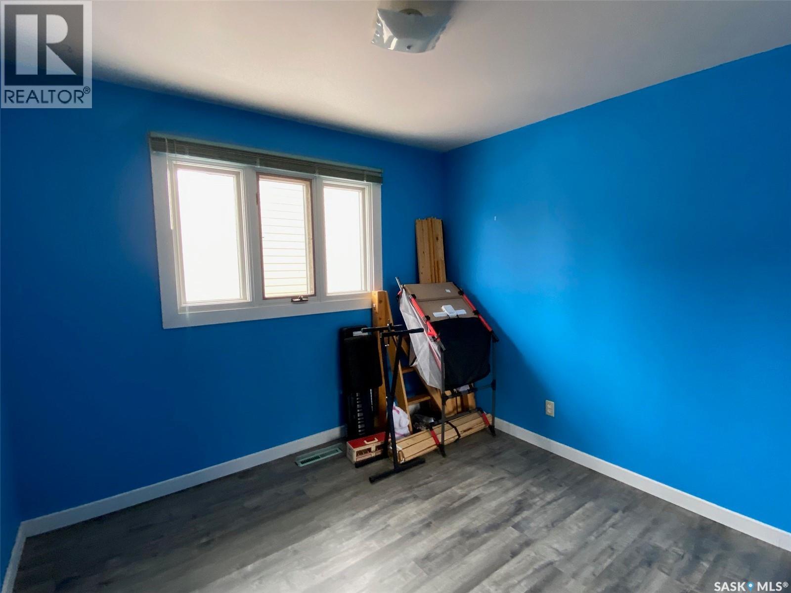 150 Gladstone AVENUE S - 10