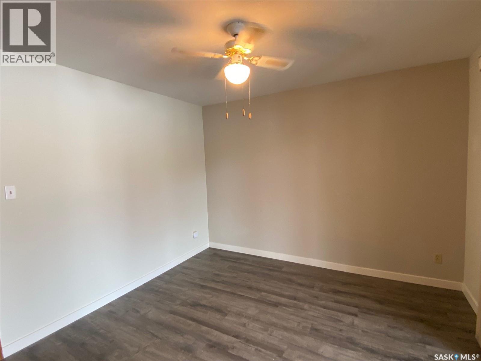 150 Gladstone AVENUE S - 11