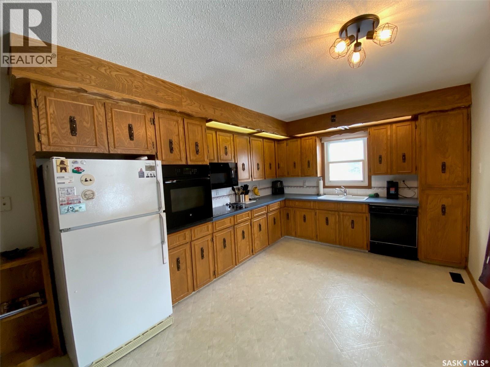 150 Gladstone AVENUE S - Image 2