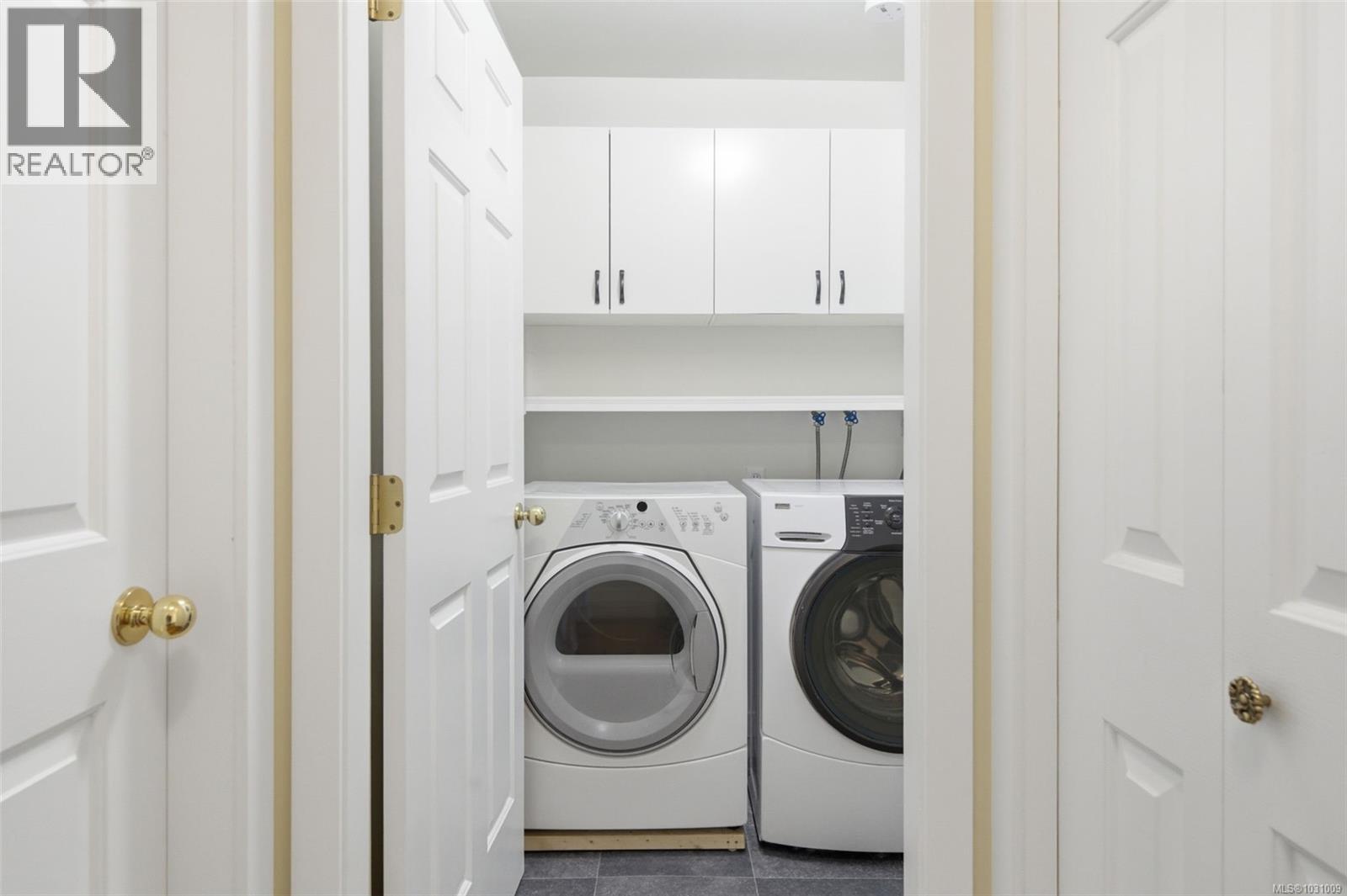 2 10471 Resthaven Drive, Sidney