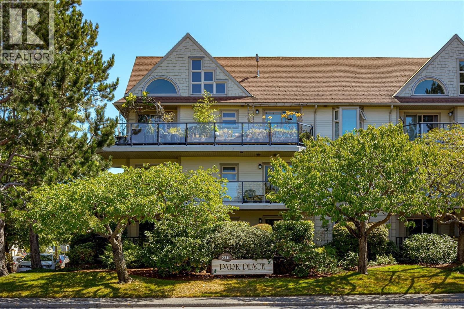 207 2211 Shelbourne Street, Victoria