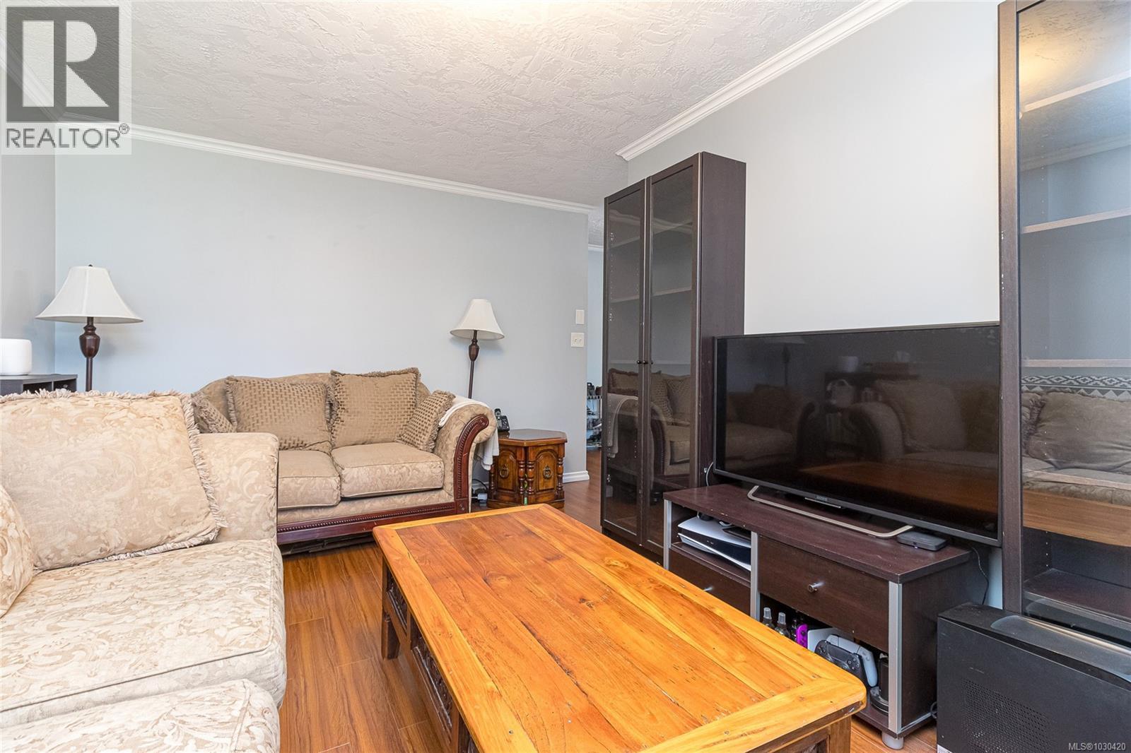 207 2211 Shelbourne Street, Victoria