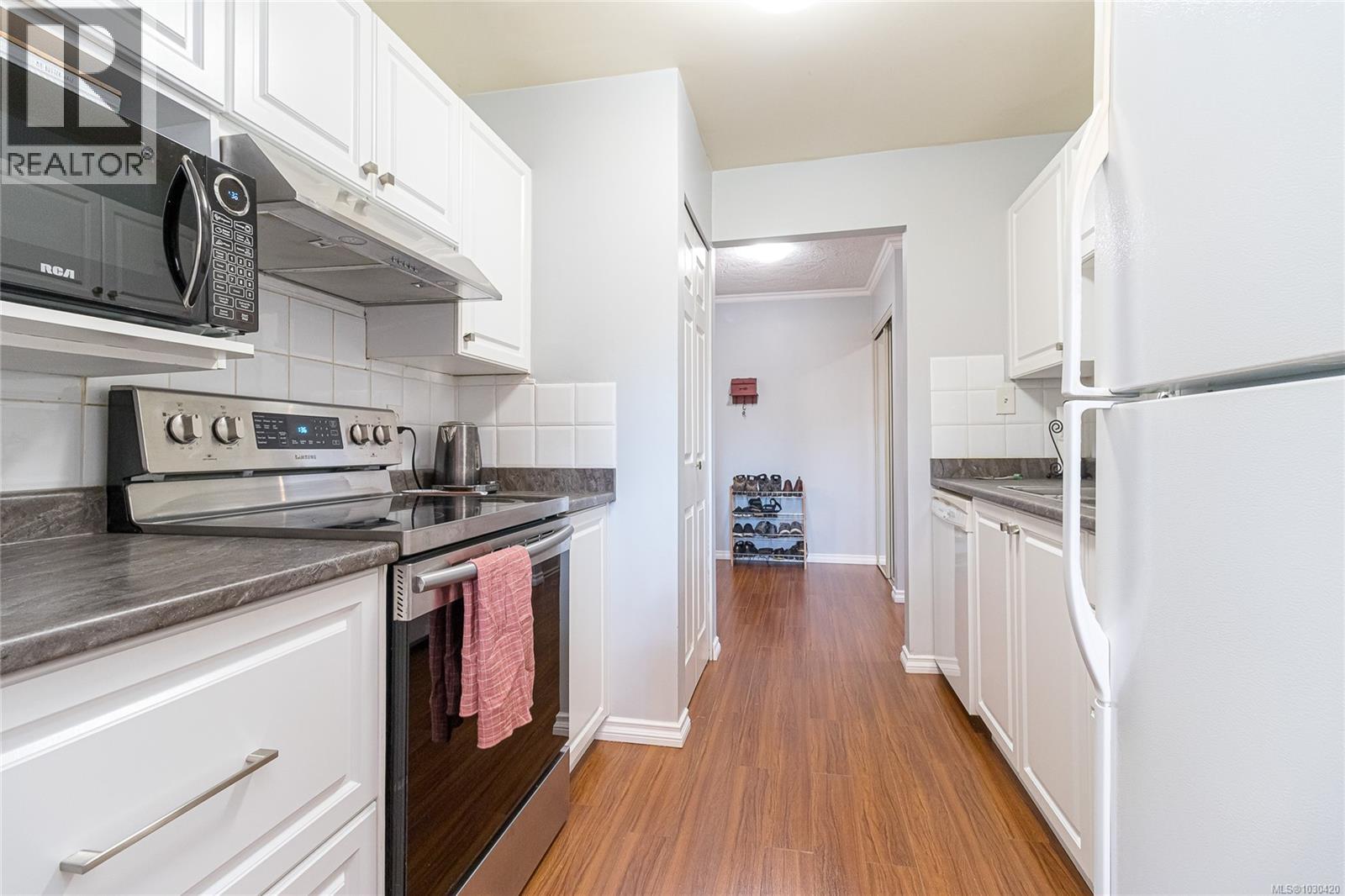 207 2211 Shelbourne Street, Victoria