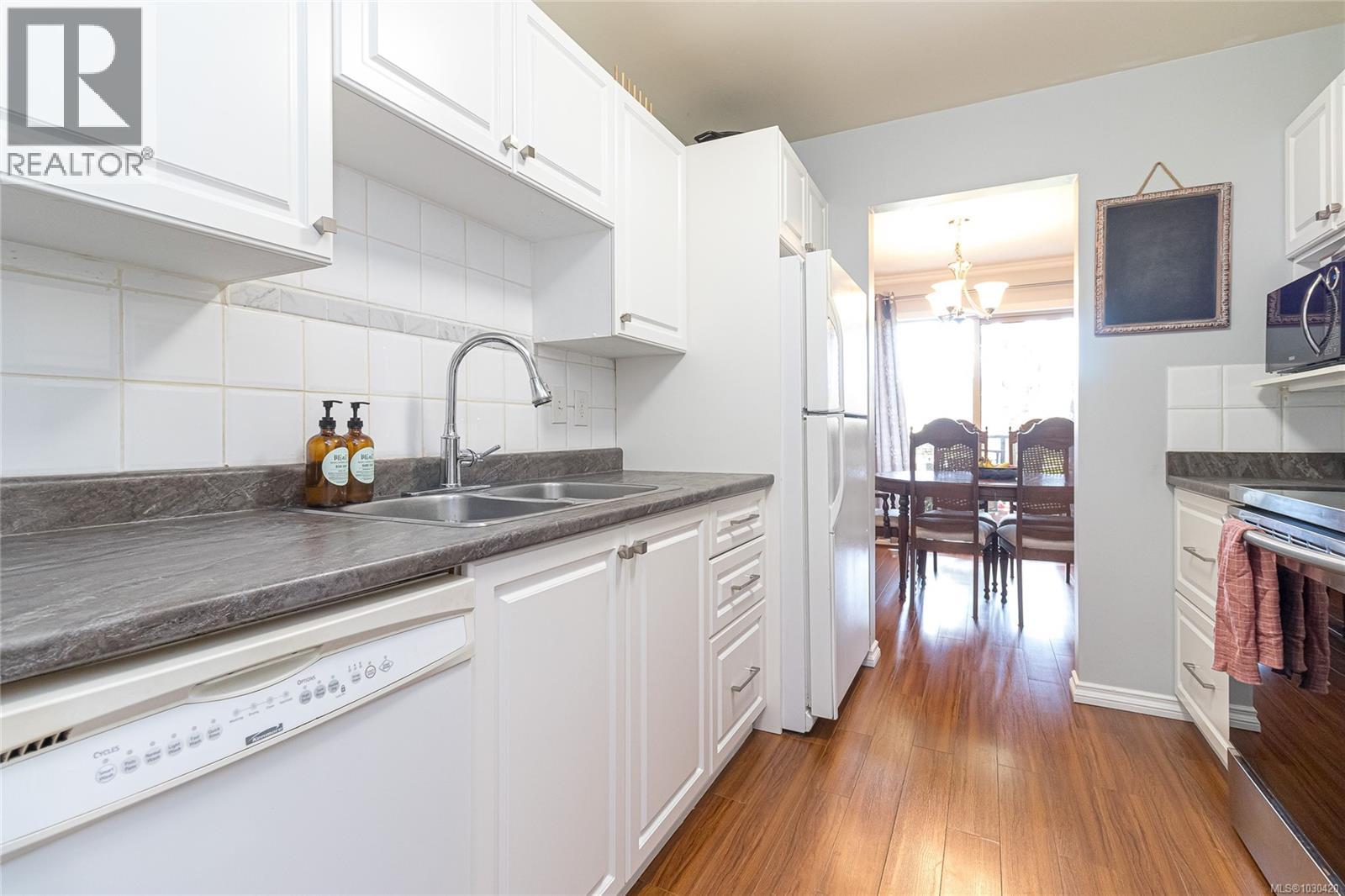 207 2211 Shelbourne Street, Victoria