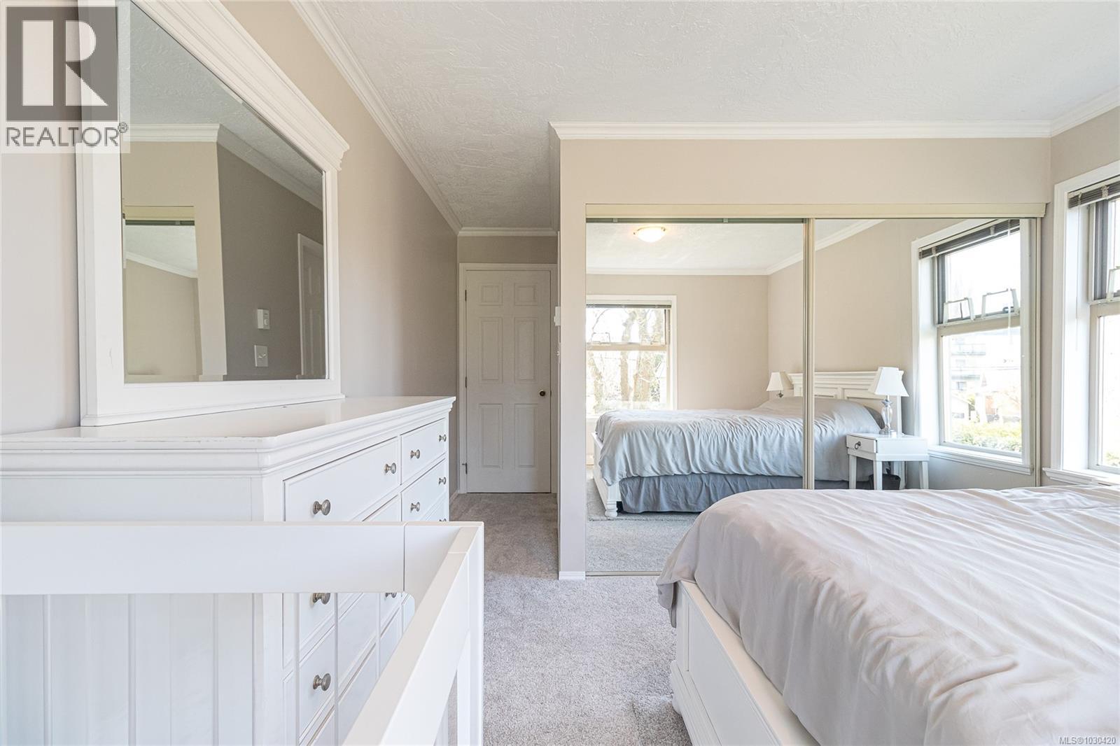 207 2211 Shelbourne Street, Victoria