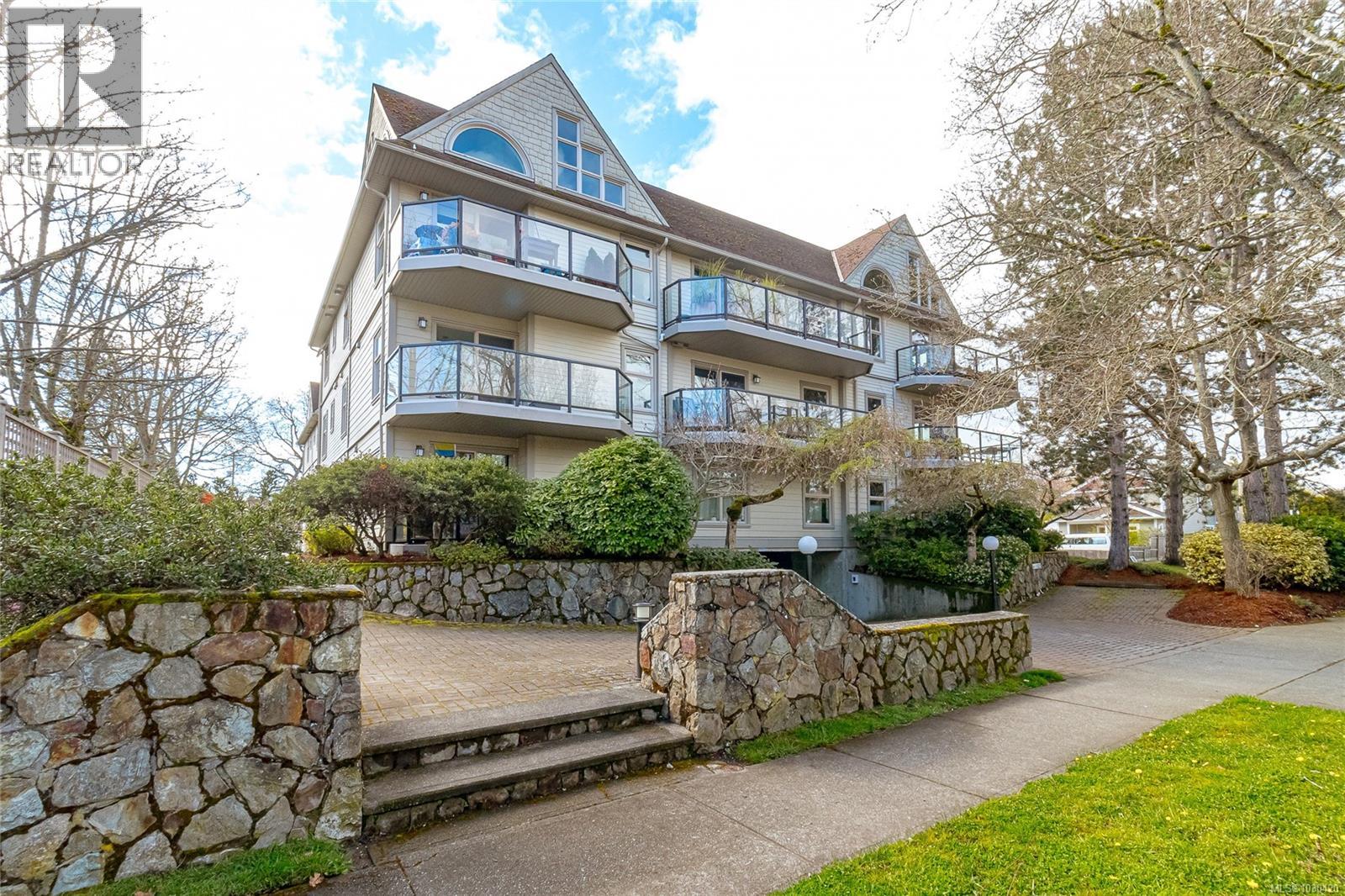 207 2211 Shelbourne Street, Victoria