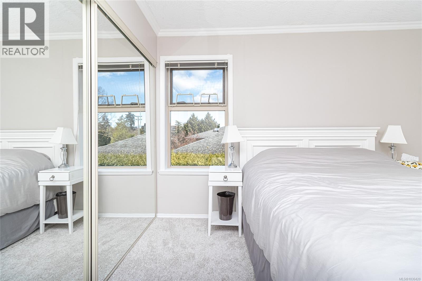 207 2211 Shelbourne Street, Victoria