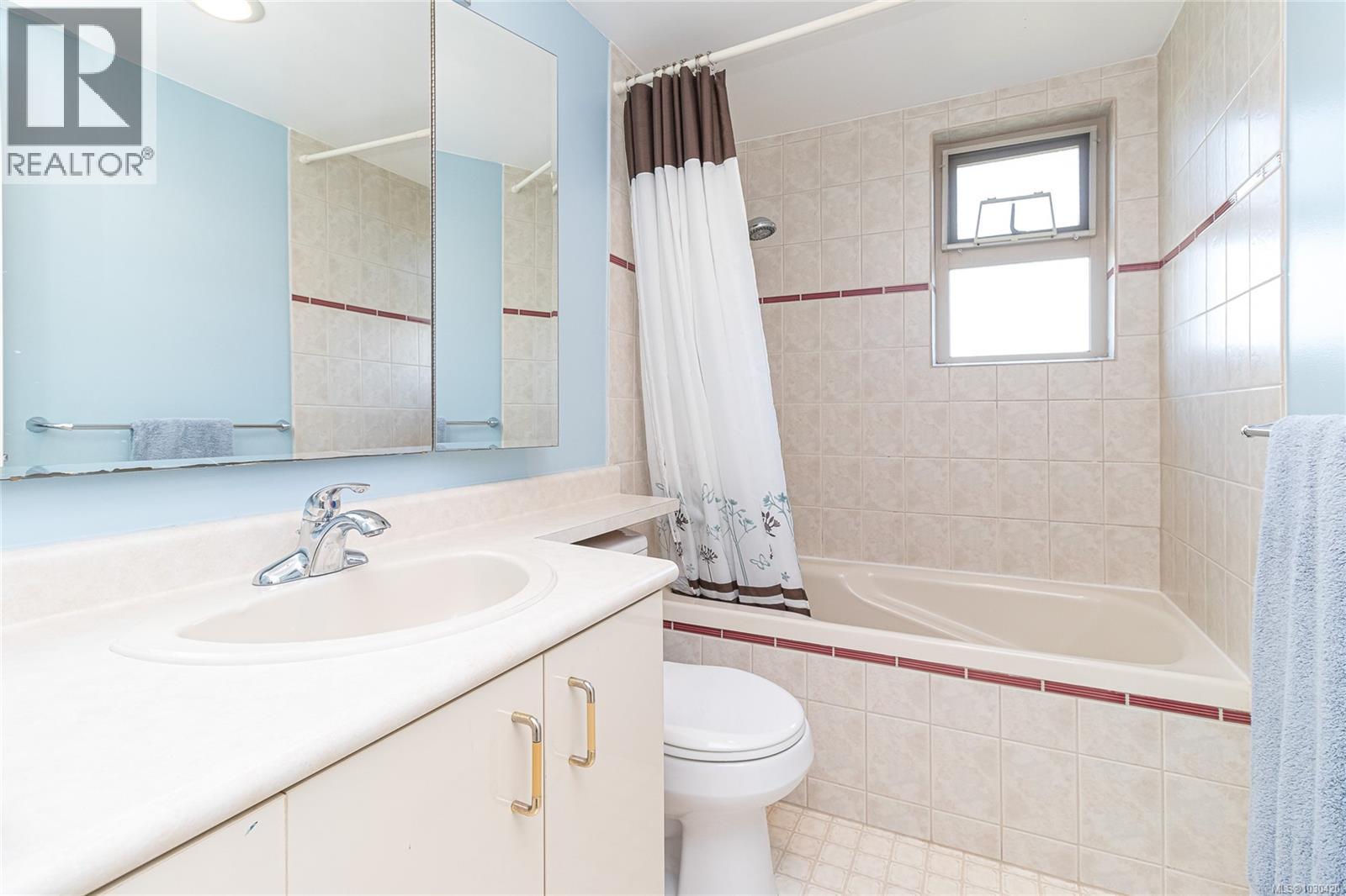 207 2211 Shelbourne Street, Victoria