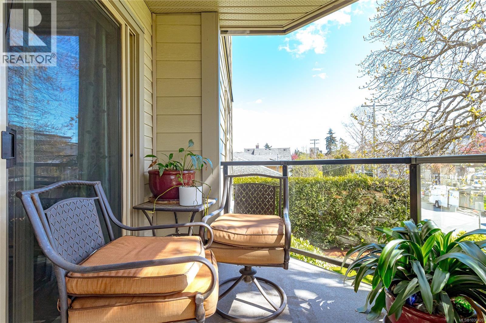 207 2211 Shelbourne Street, Victoria