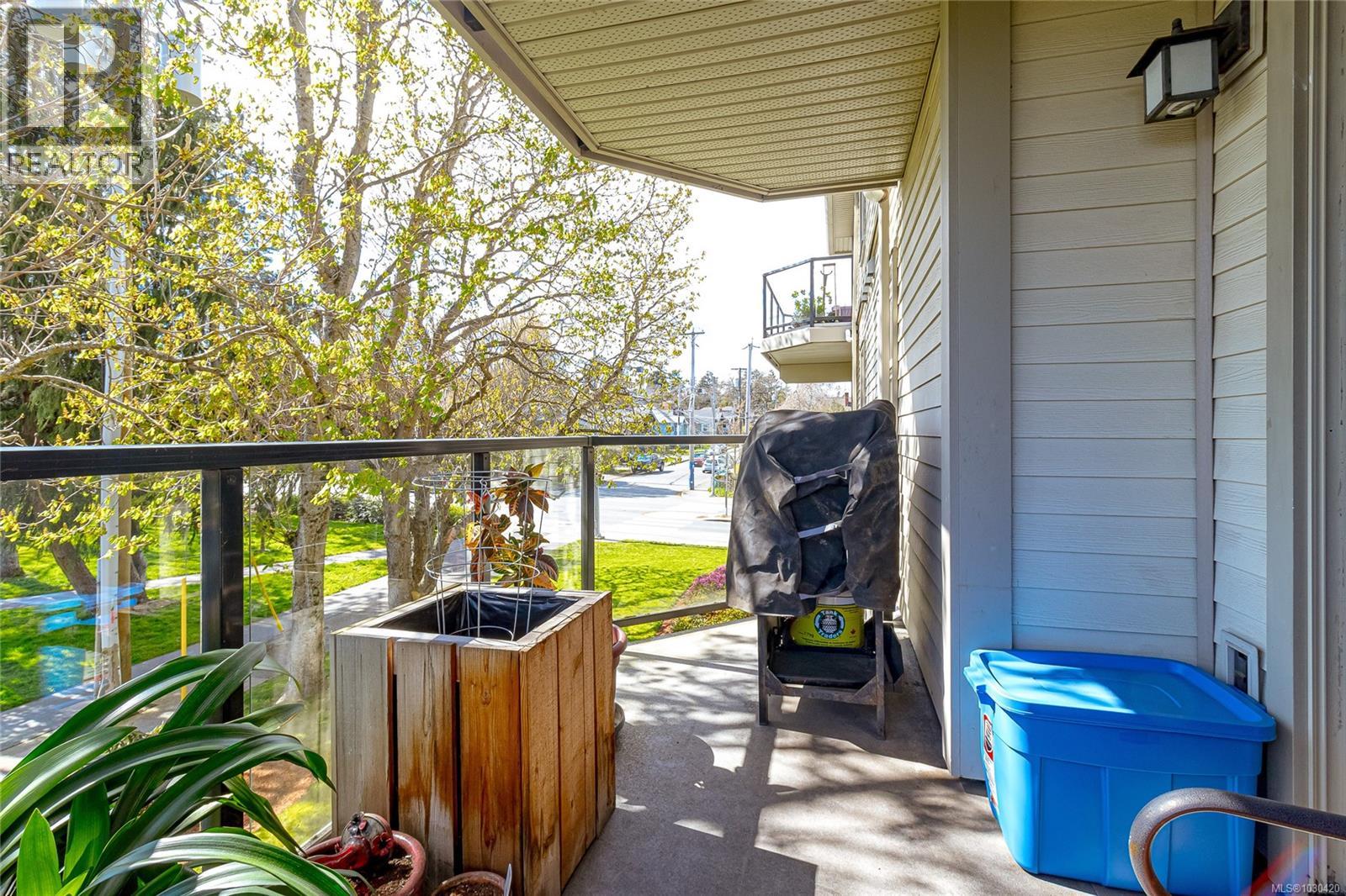 207 2211 Shelbourne Street, Victoria