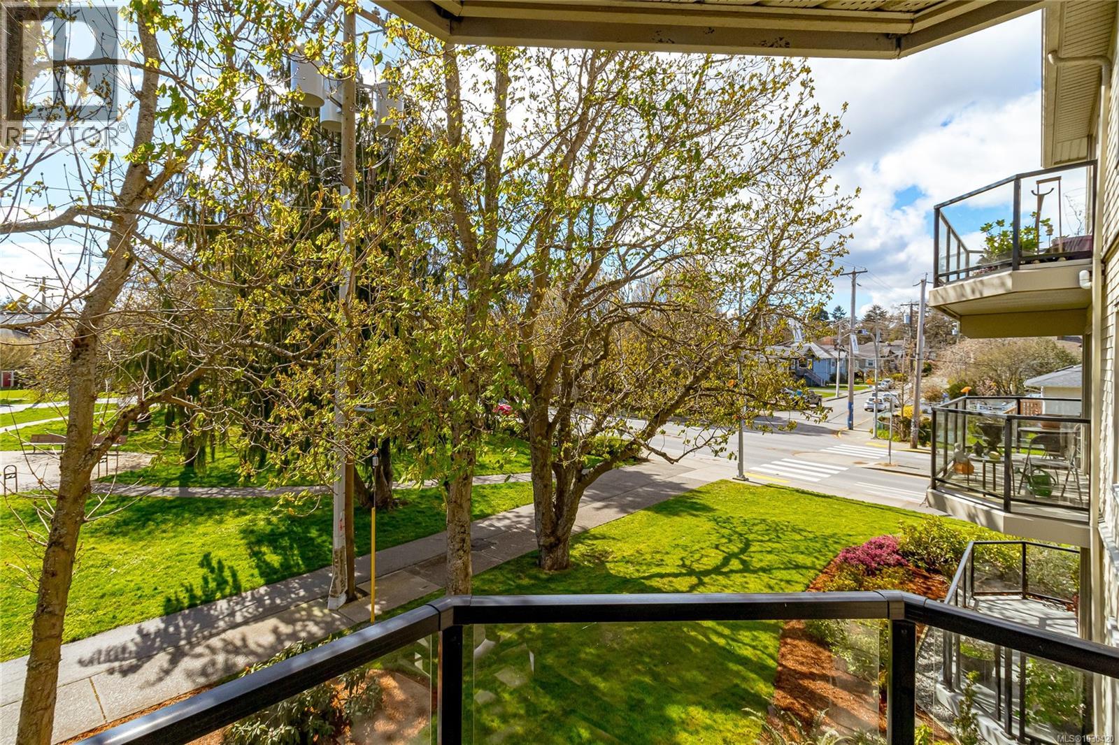 207 2211 Shelbourne Street, Victoria