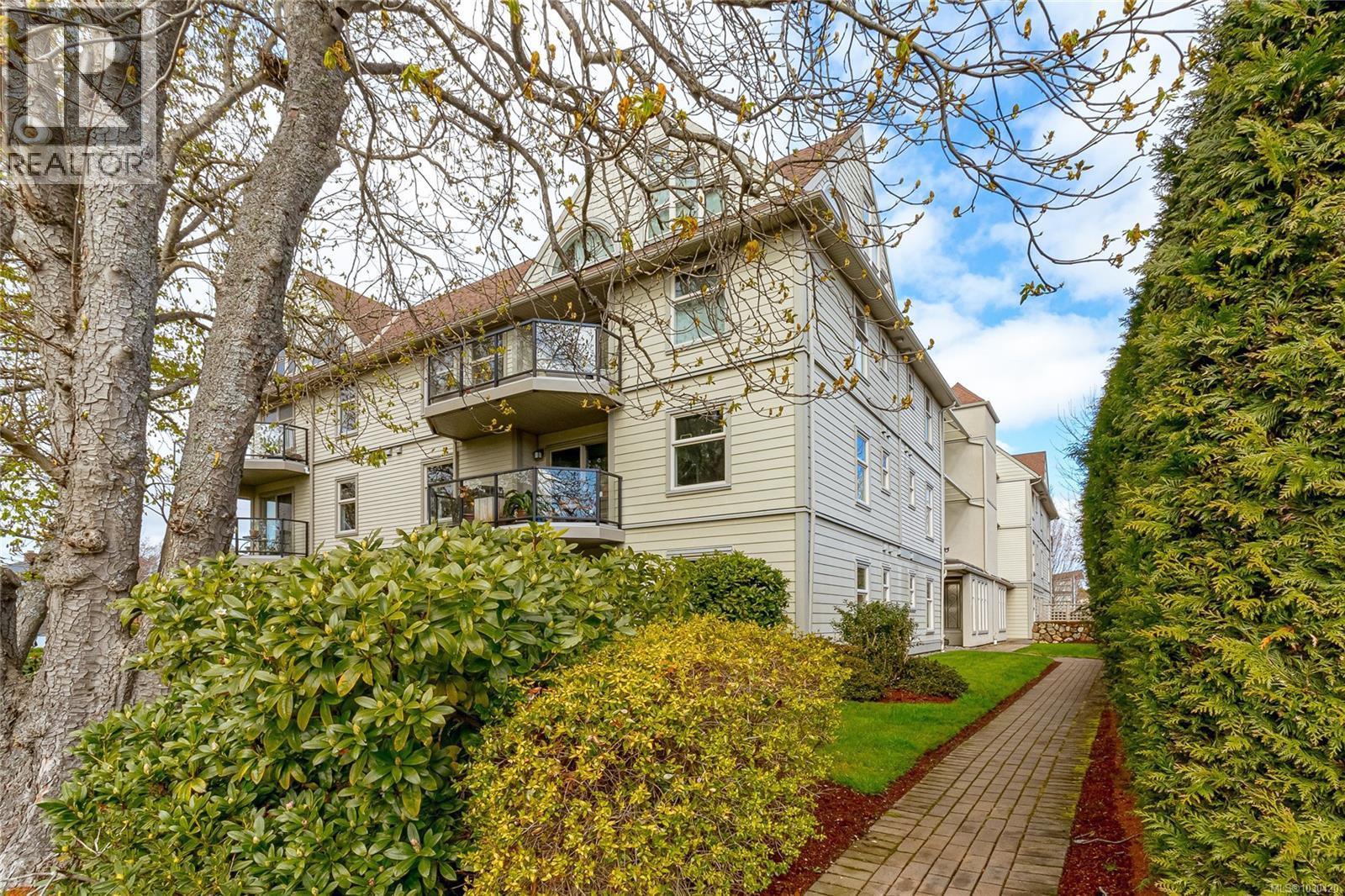 207 2211 Shelbourne Street, Victoria