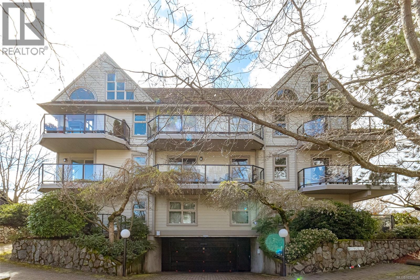 207 2211 Shelbourne Street, Victoria