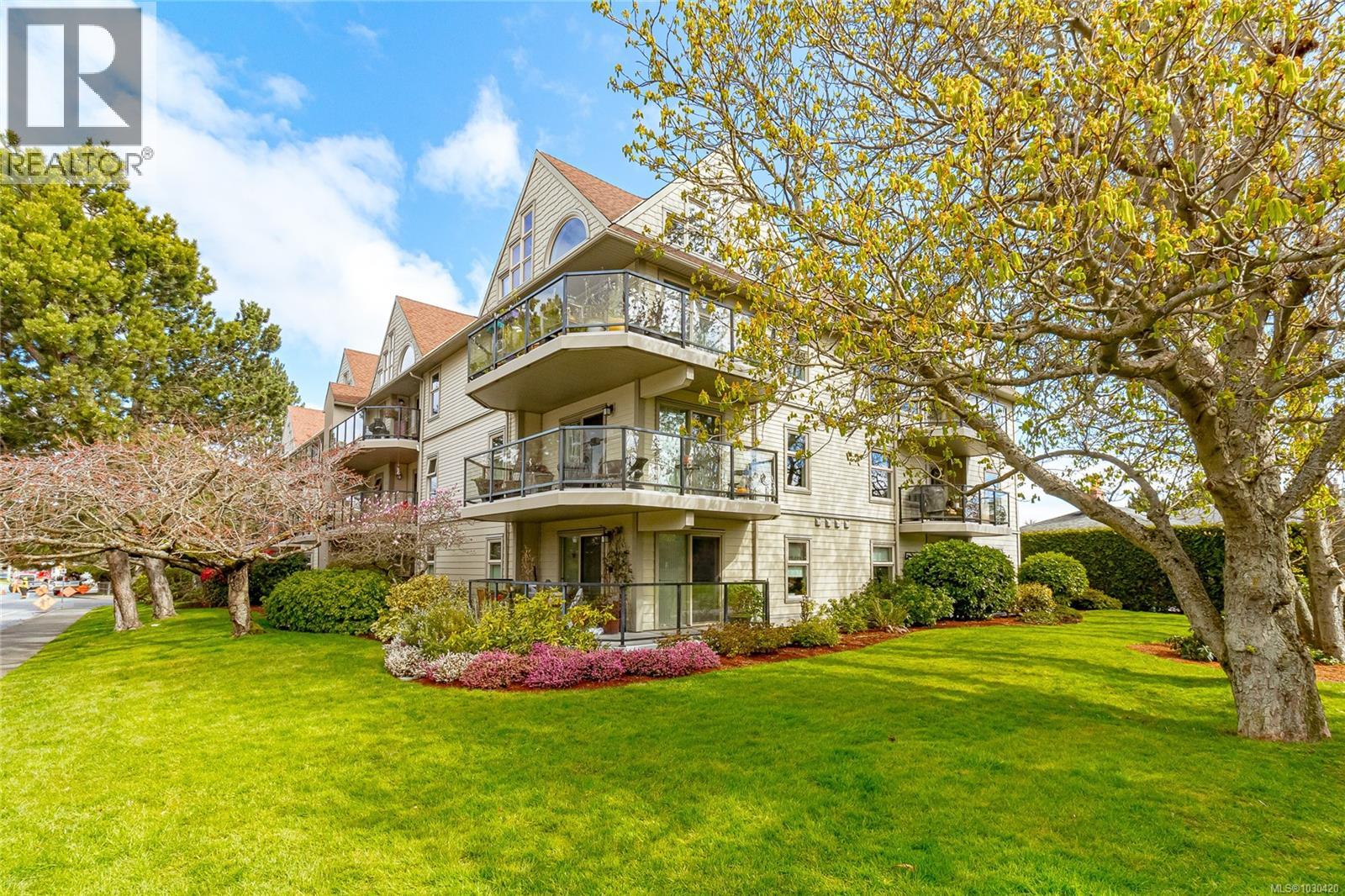 207 2211 Shelbourne Street, Victoria