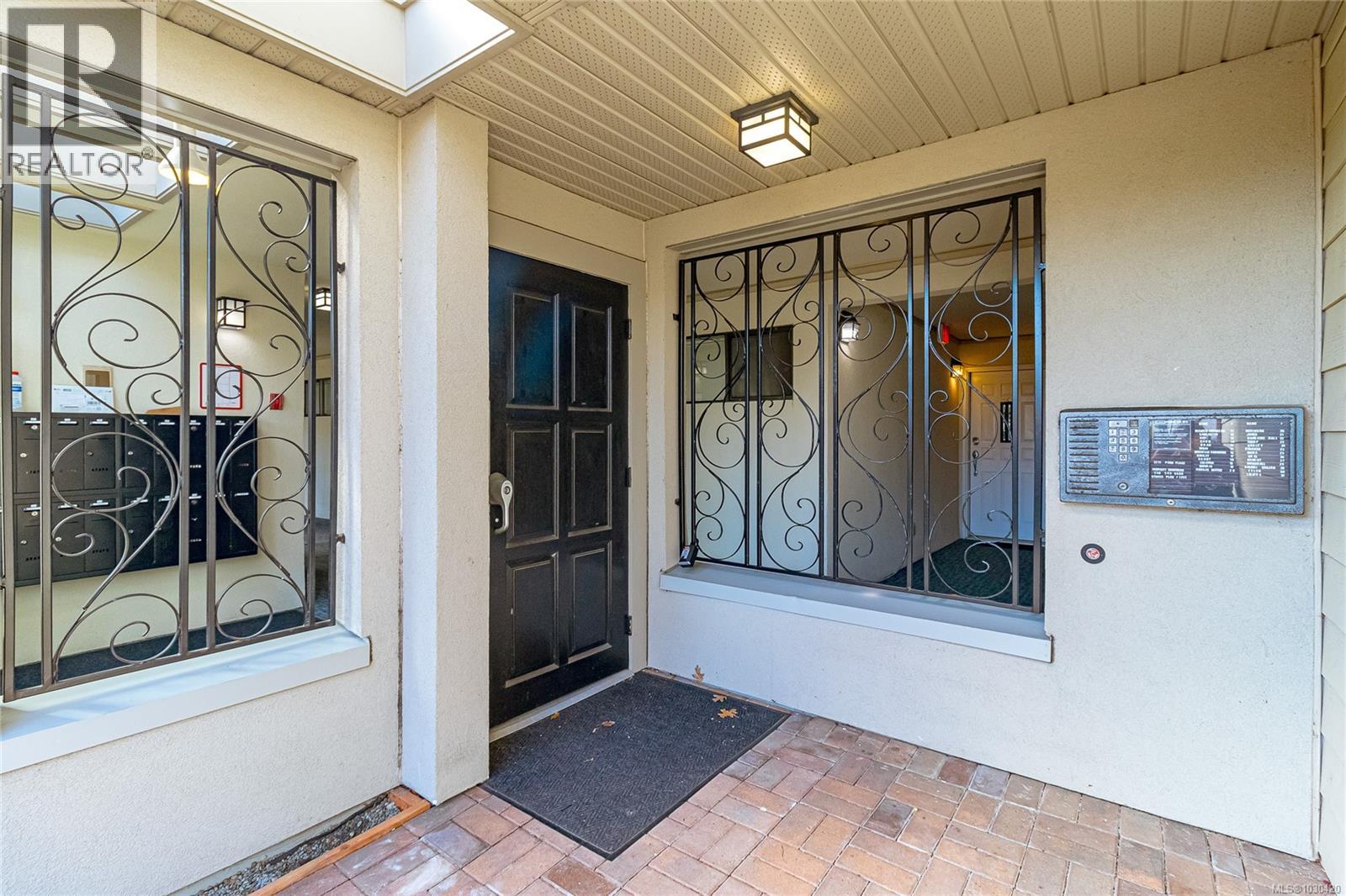 207 2211 Shelbourne Street, Victoria