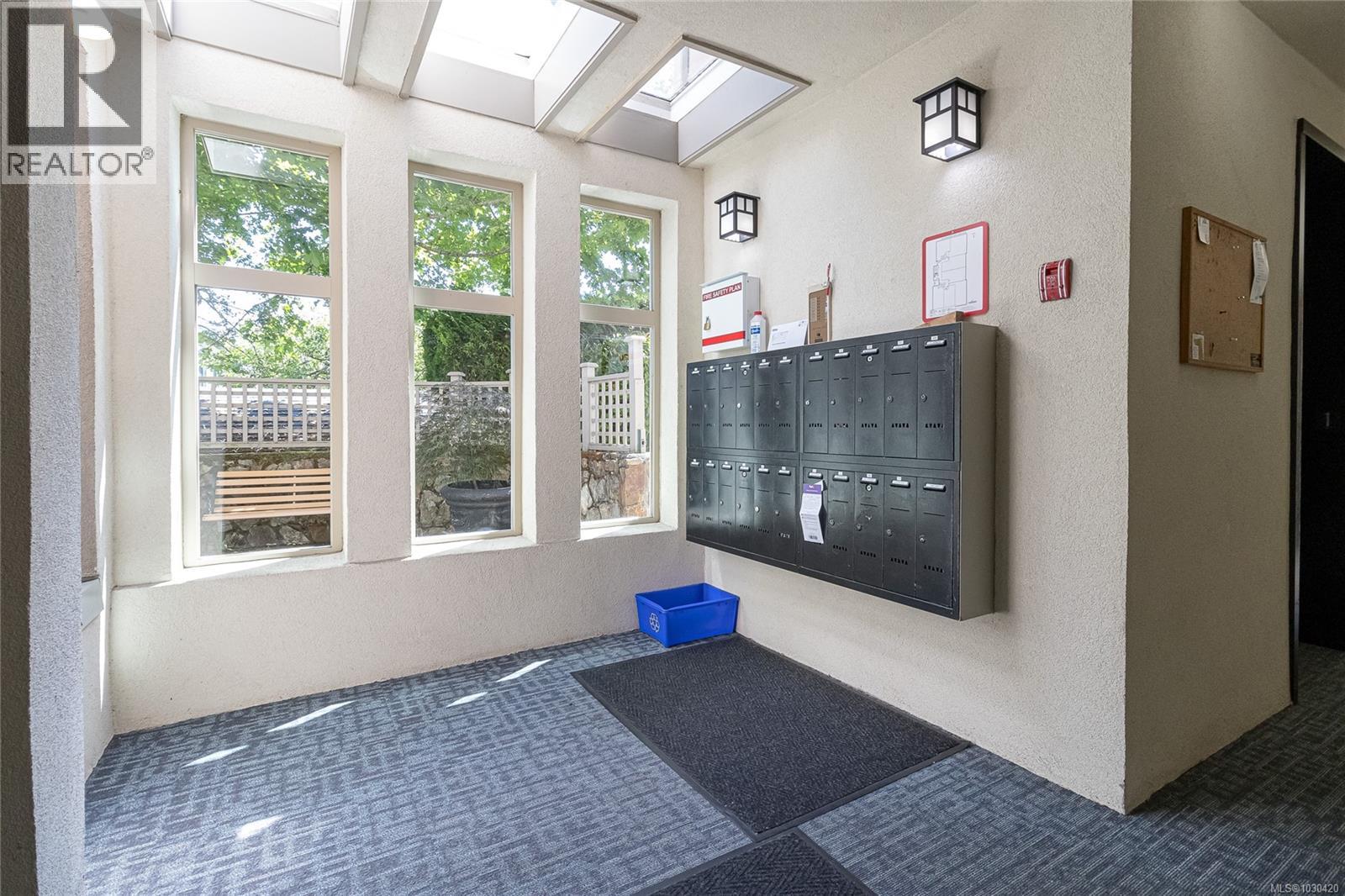 207 2211 Shelbourne Street, Victoria